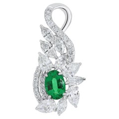 Emerald and Diamond Studded Pendant in 18 Karat White Gold Handcraft jewelry