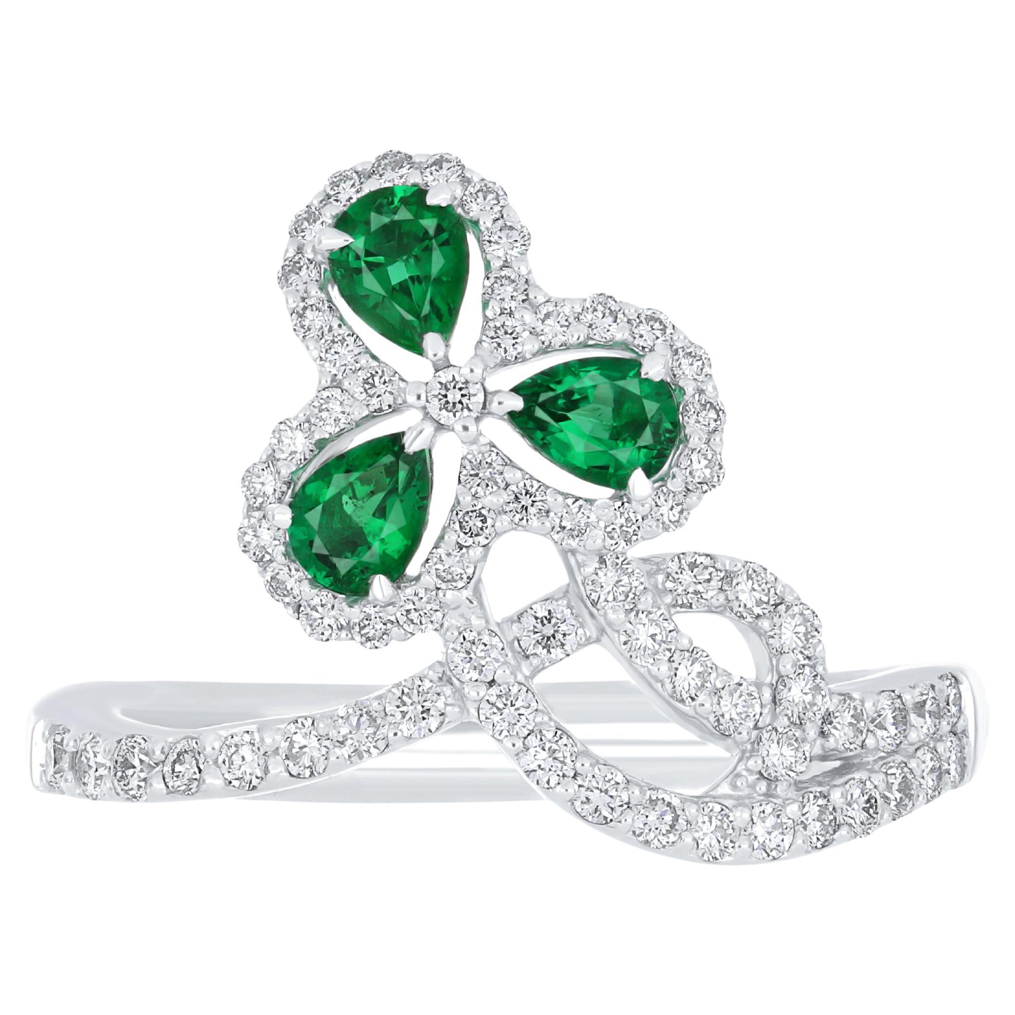 Emerald and Diamond Studded Ring 18 Karat White Gold jewelry handcraft Ring