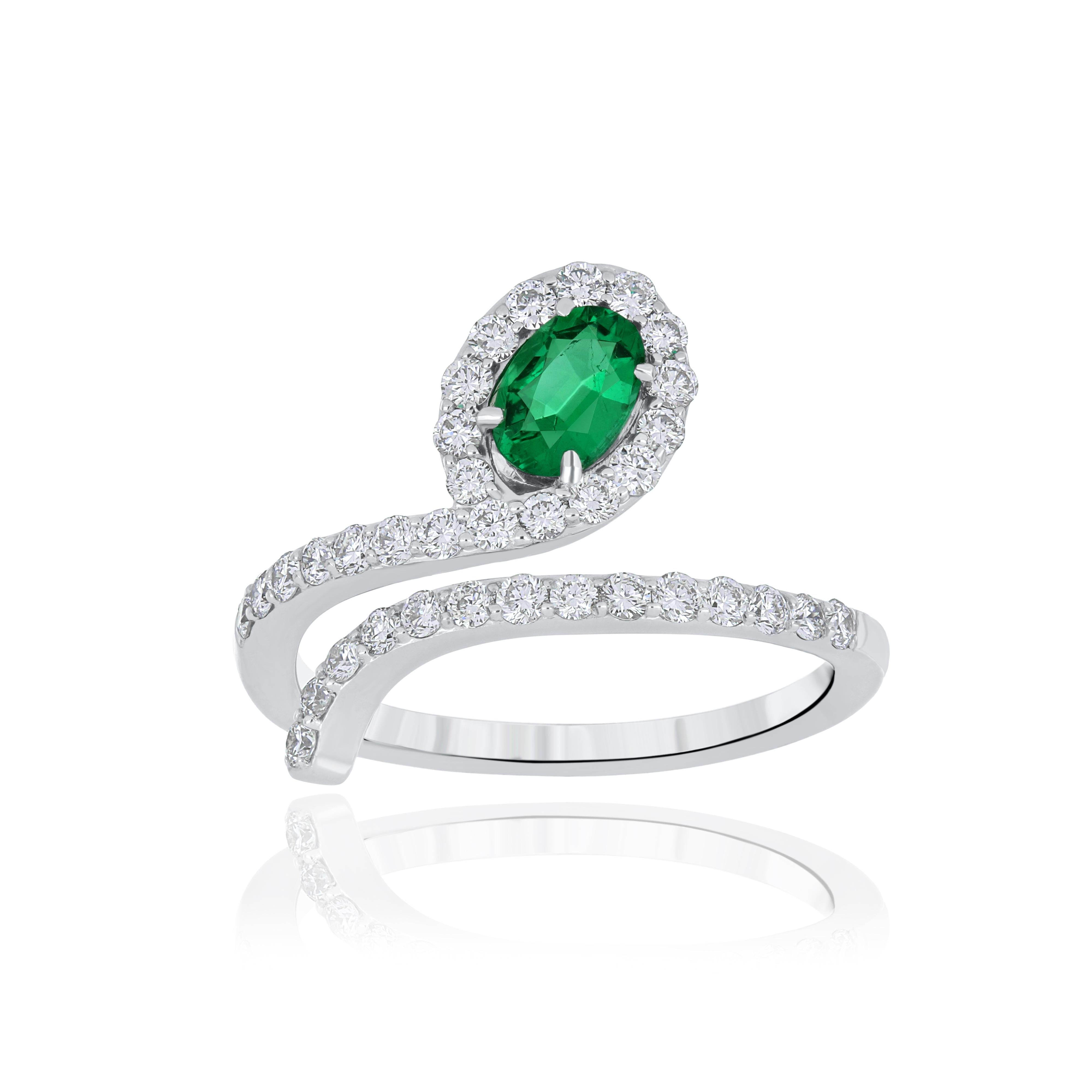 For Sale:  Emerald and Diamond Studded Ring in 18 Karat White Gold 2