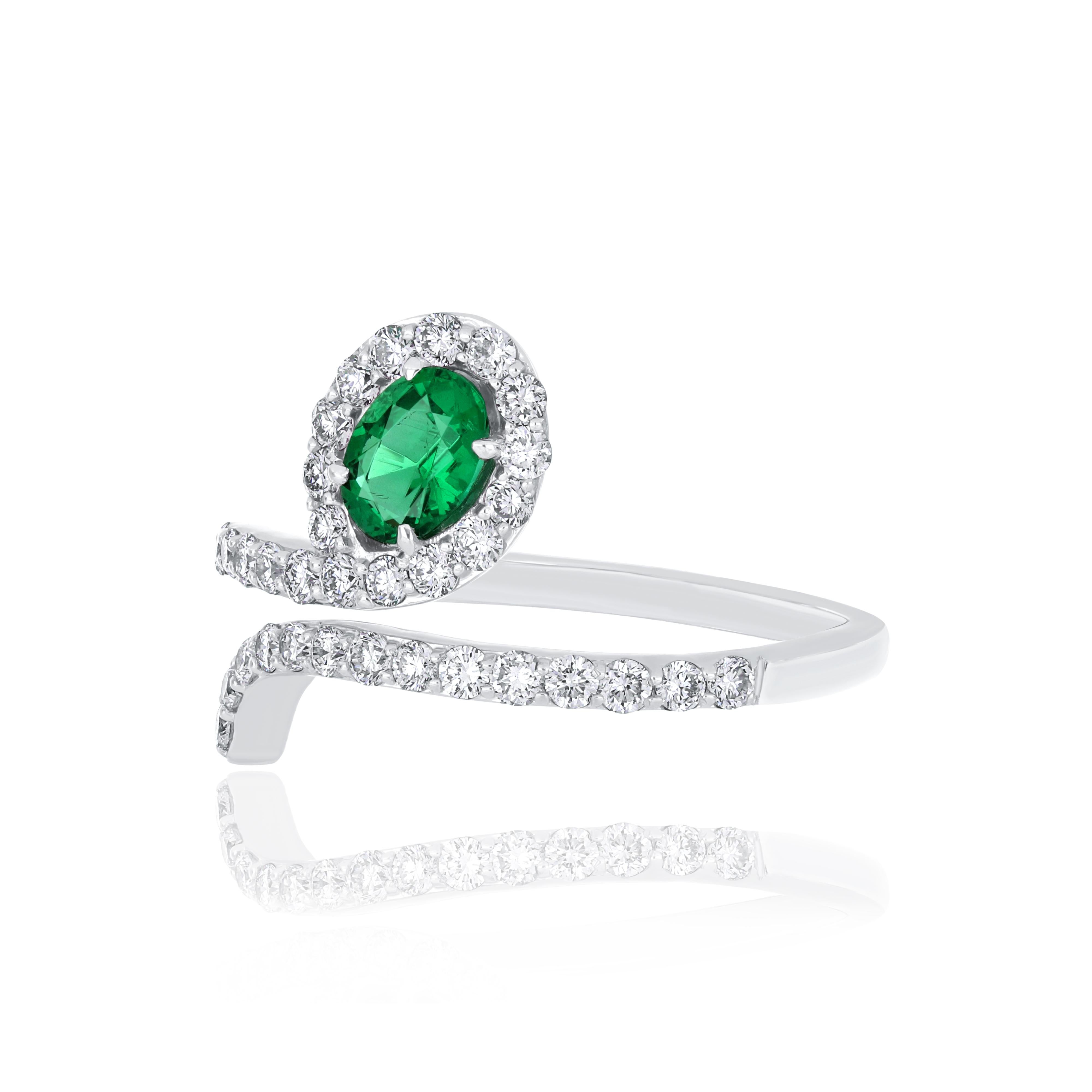 For Sale:  Emerald and Diamond Studded Ring in 18 Karat White Gold 3