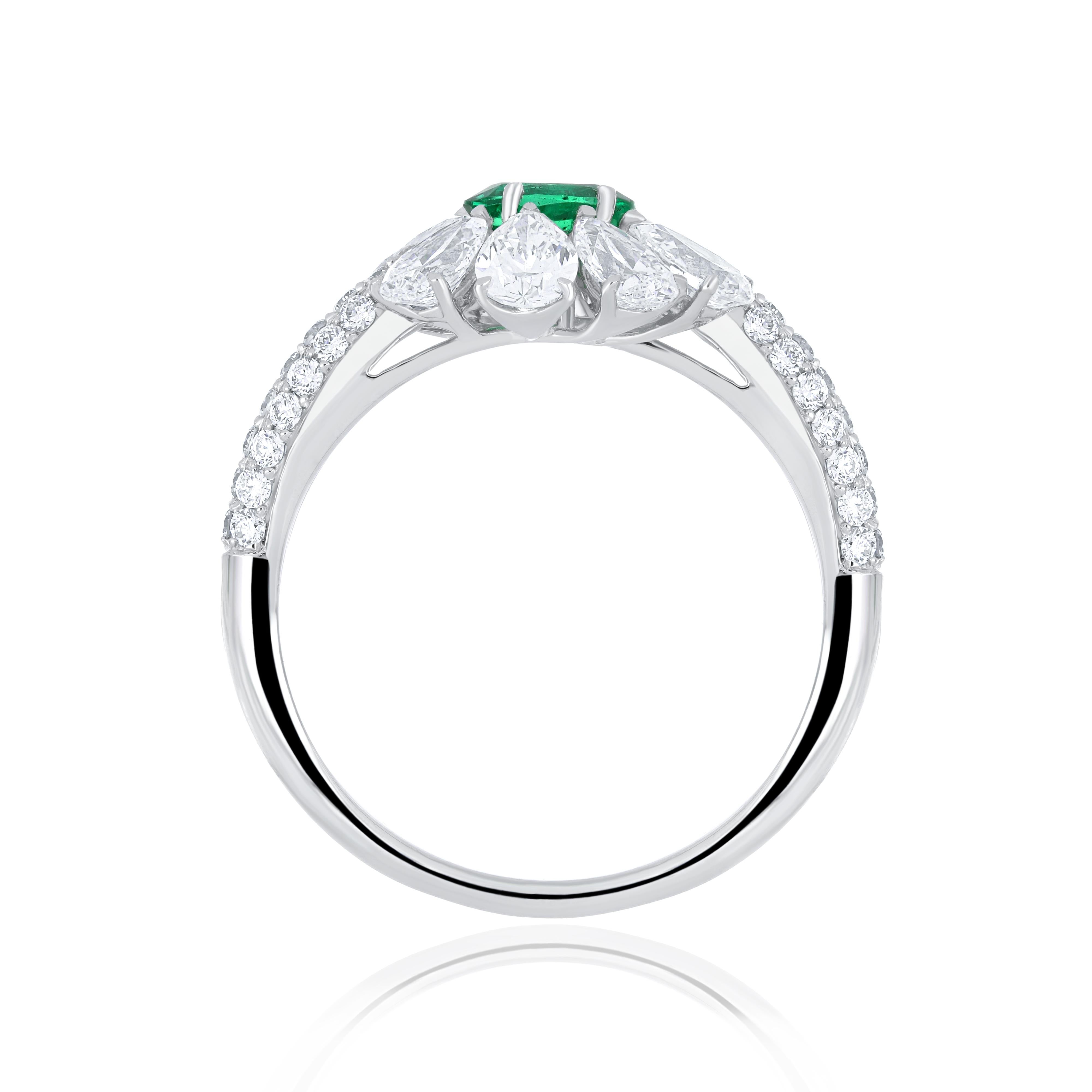 For Sale:  Emerald and Diamond Studded Ring in 18 Karat White Gold handcraft jewelry Ring 5