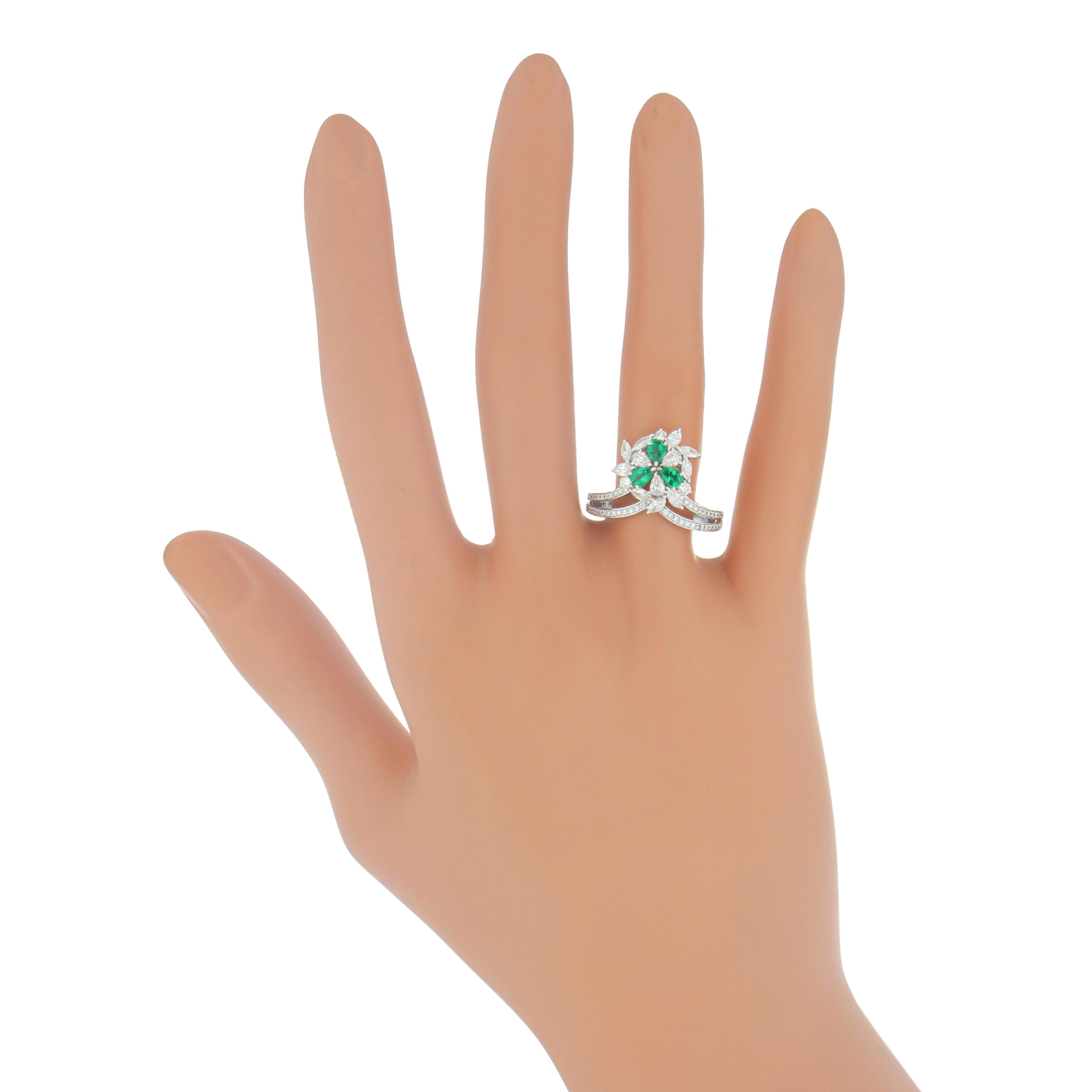 Im Angebot: Smaragd und Diamant besetzten Ring in 18 Karat Weißgold Schmuck, Handcraft Ring () 6
