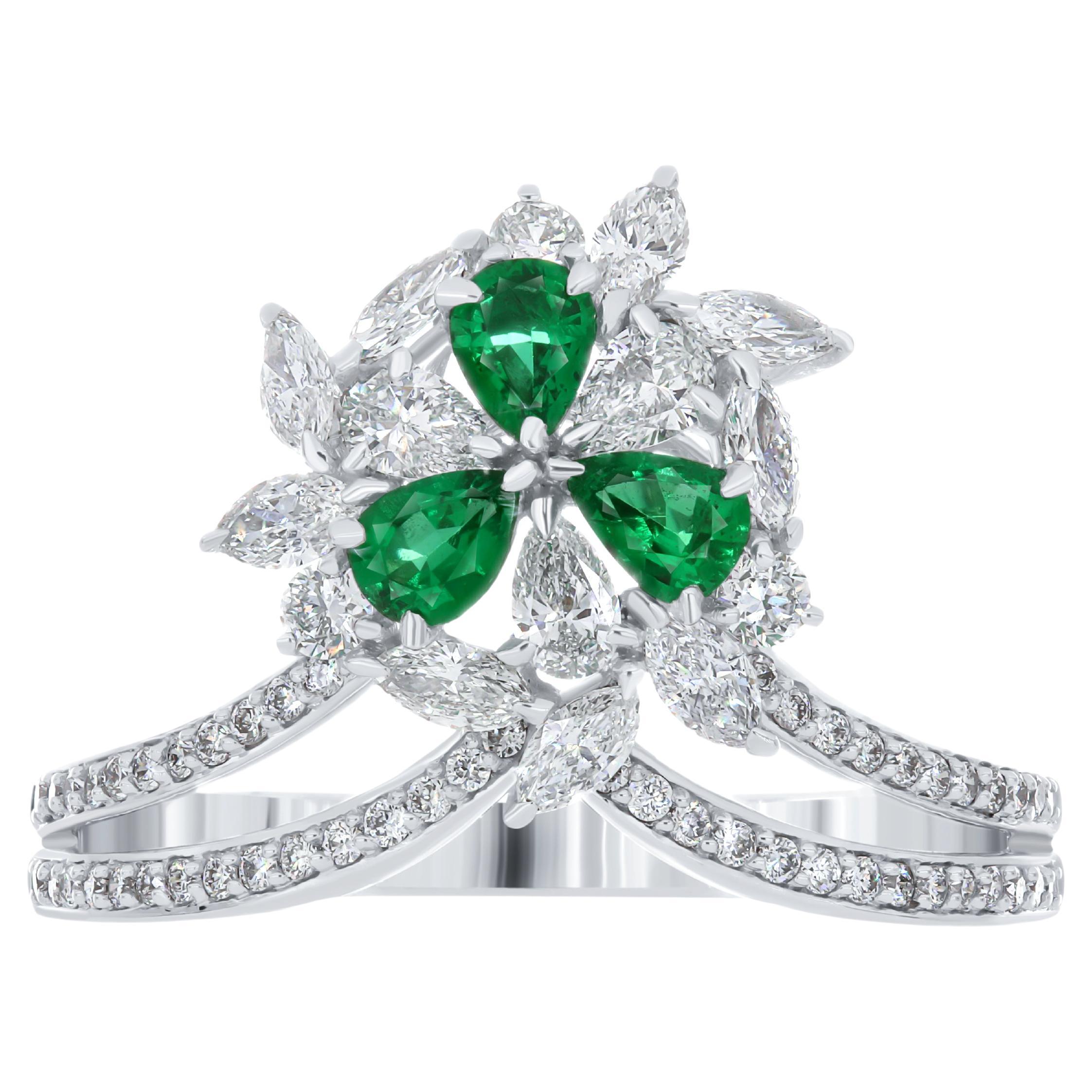 Emerald and Diamond Studded Ring in 18 Karat White Gold jewelry, handcraft Ring