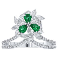 Emerald and Diamond Studded Ring in 18 Karat White Gold jewelry, handcraft Ring