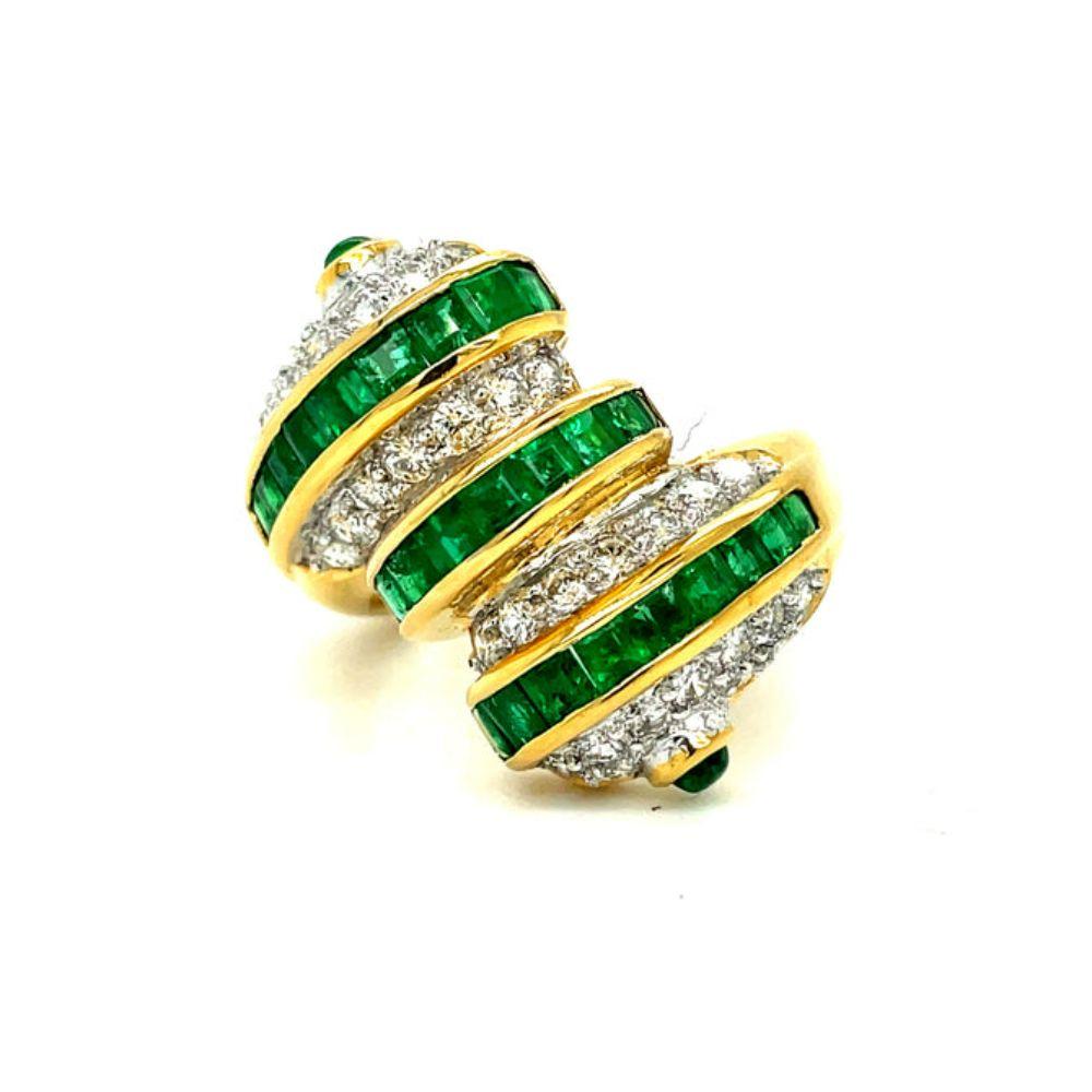 Prestige Smaragd- und Diamantring

Dieser wunderschöne Prestige Smaragd- und Diamantring ist mit einem einzigartigen Twist-Design versehen, das garantiert alle Blicke auf sich zieht. Mit seinen atemberaubenden runden Diamanten und Smaragden im