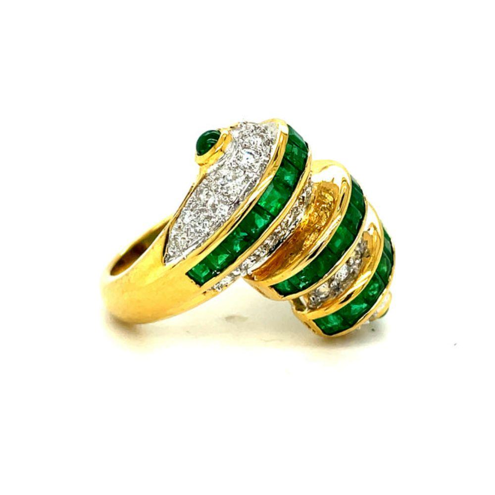 Round Cut Emerald and Diamond Swirl Cocktail Ring For Sale