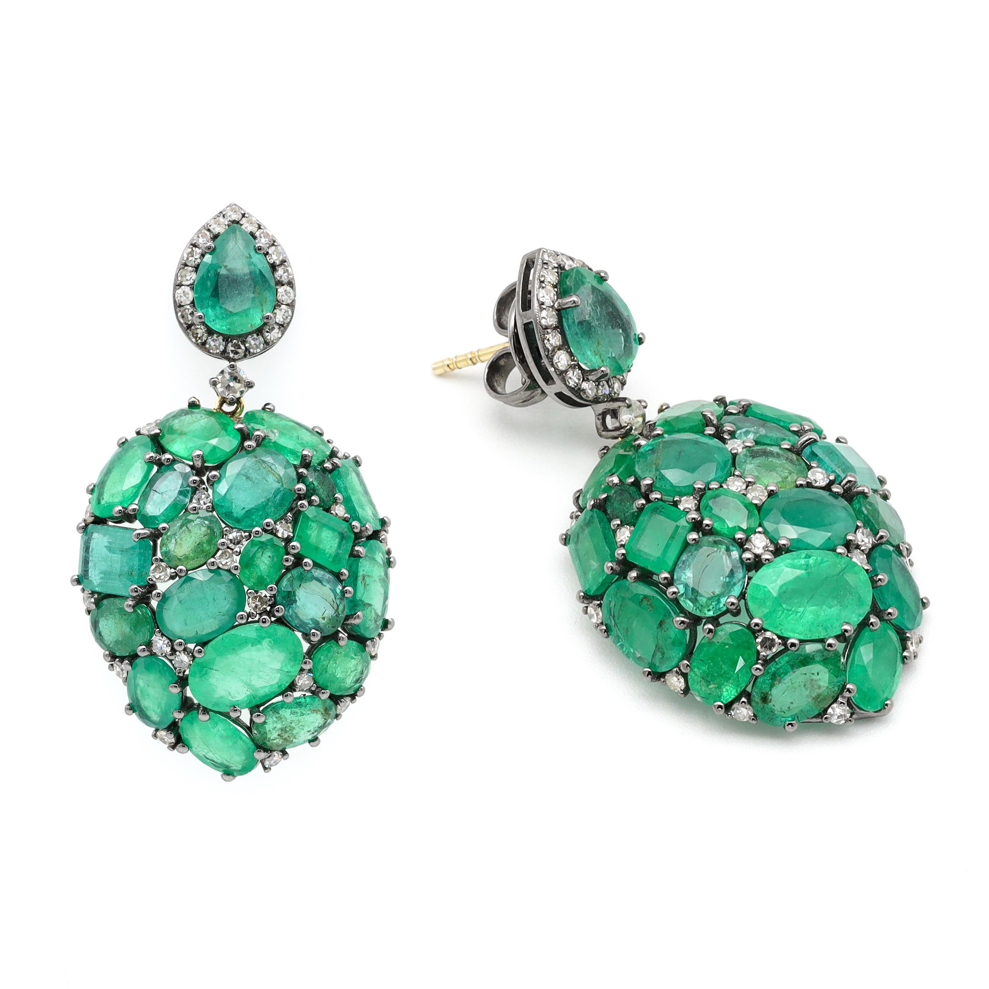 Natural Emerald and Diamond Teardrop Earrings in Victorian Style In New Condition For Sale In Jaipur, IN