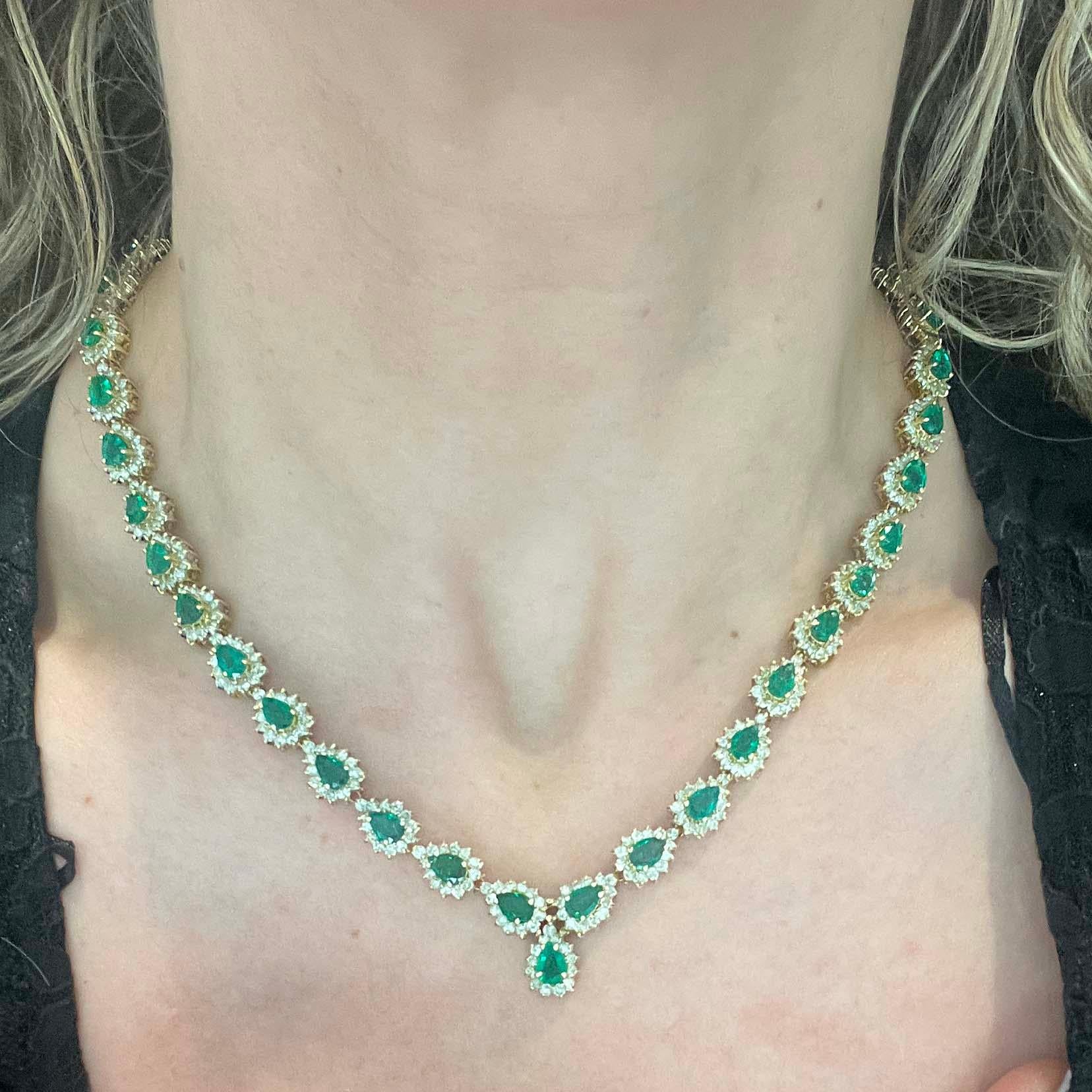 Emerald and Diamond Tennis Necklace In Excellent Condition For Sale In Beverly Hills, CA