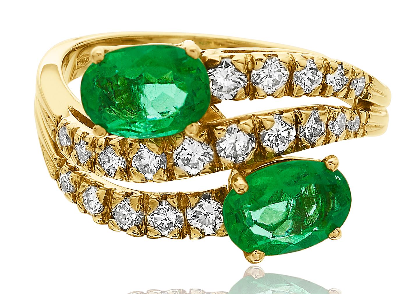 Modern Emerald and Diamond Three-Tiered Ring in 18K Yellow Gold For Sale