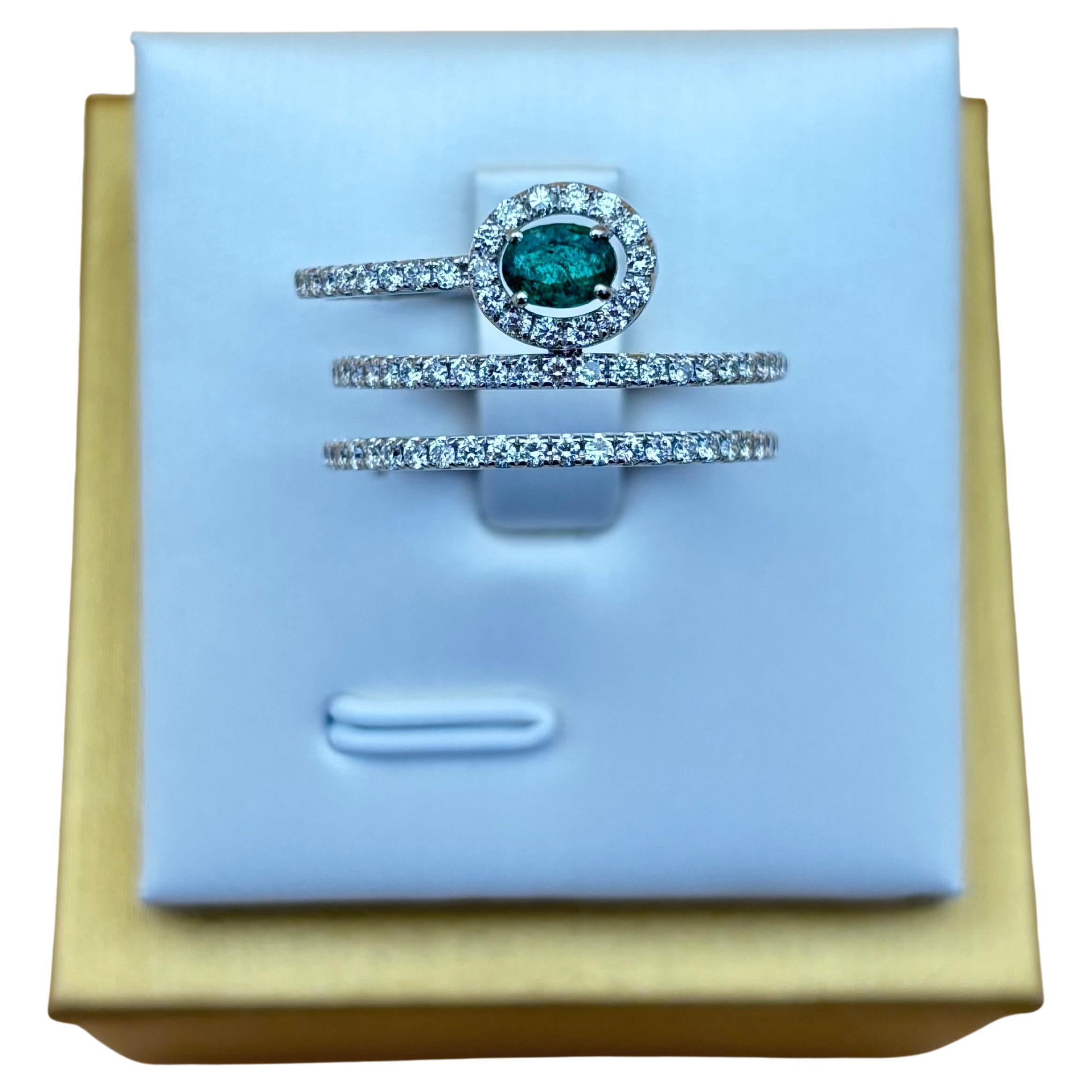 Emerald and Diamond Triple-Band Ring in 18K White Gold im Angebot