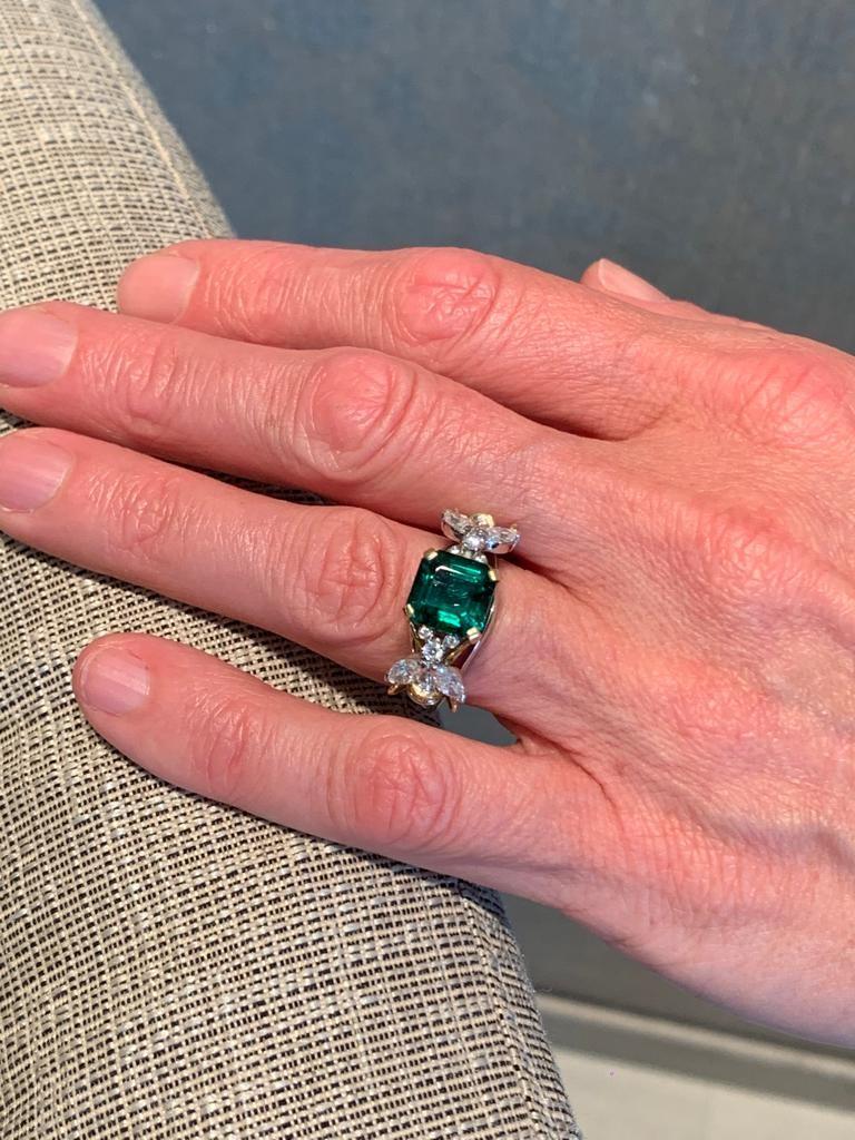 Emerald and Diamond 'Two Bees' Ring, by Jean Schlumberger for Tiffany & Co. For Sale 1