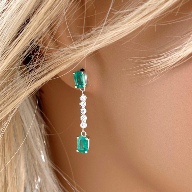 Emerald and Diamond Two-Tiered White Gold Drop Earrings In New Condition For Sale In New York, NY