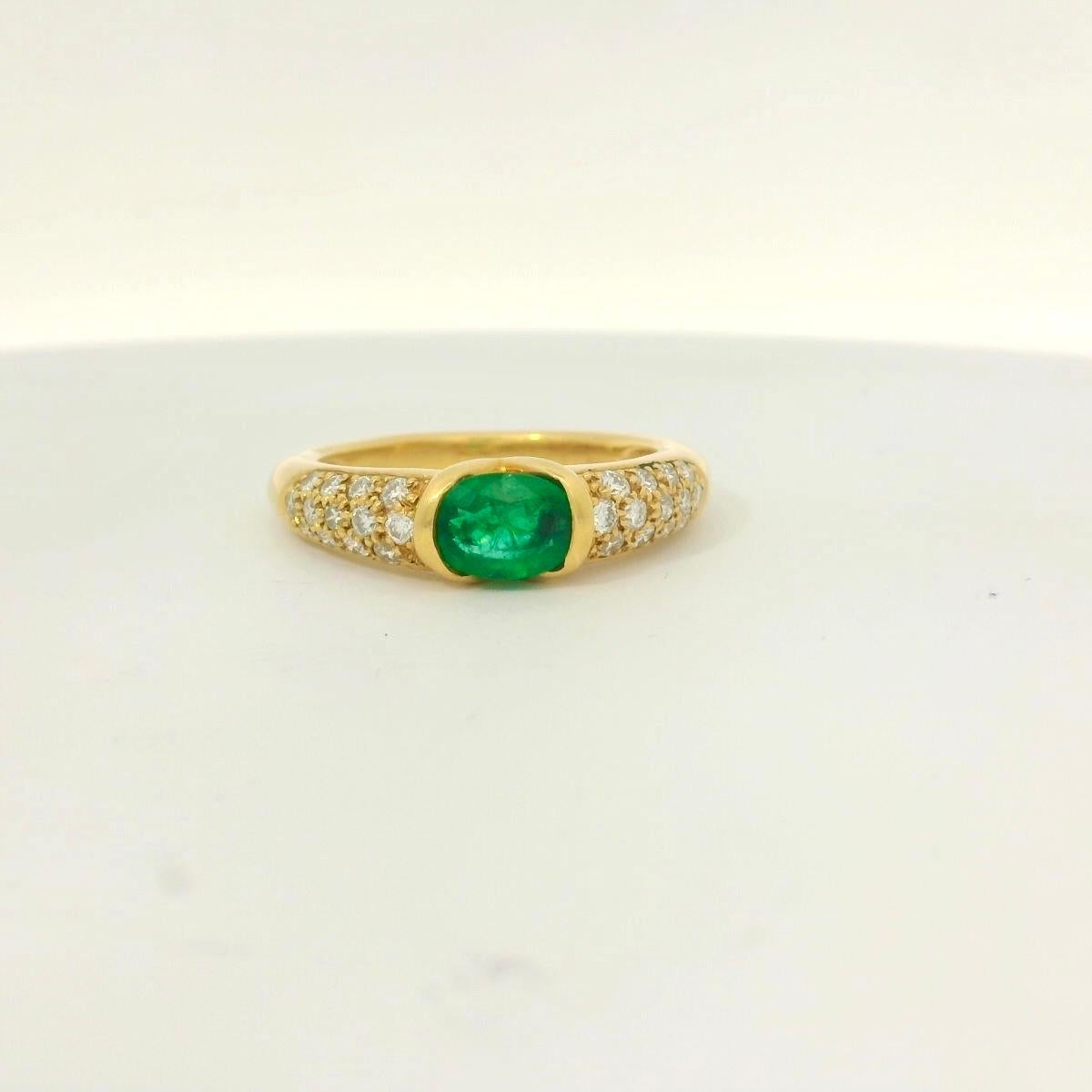 Women's or Men's Emerald and diamond vintage ring For Sale