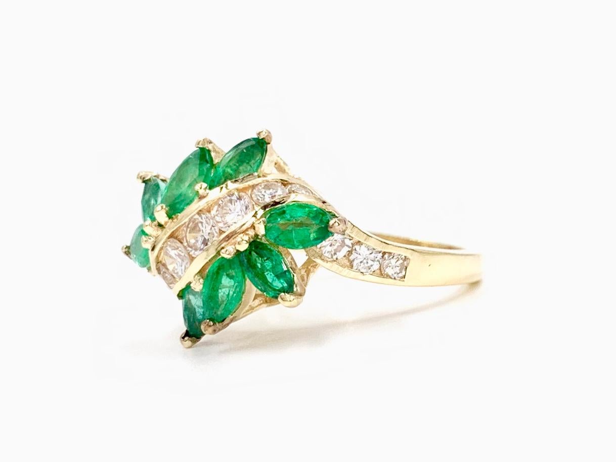 Emerald and Diamond Vintage Ring For Sale 1