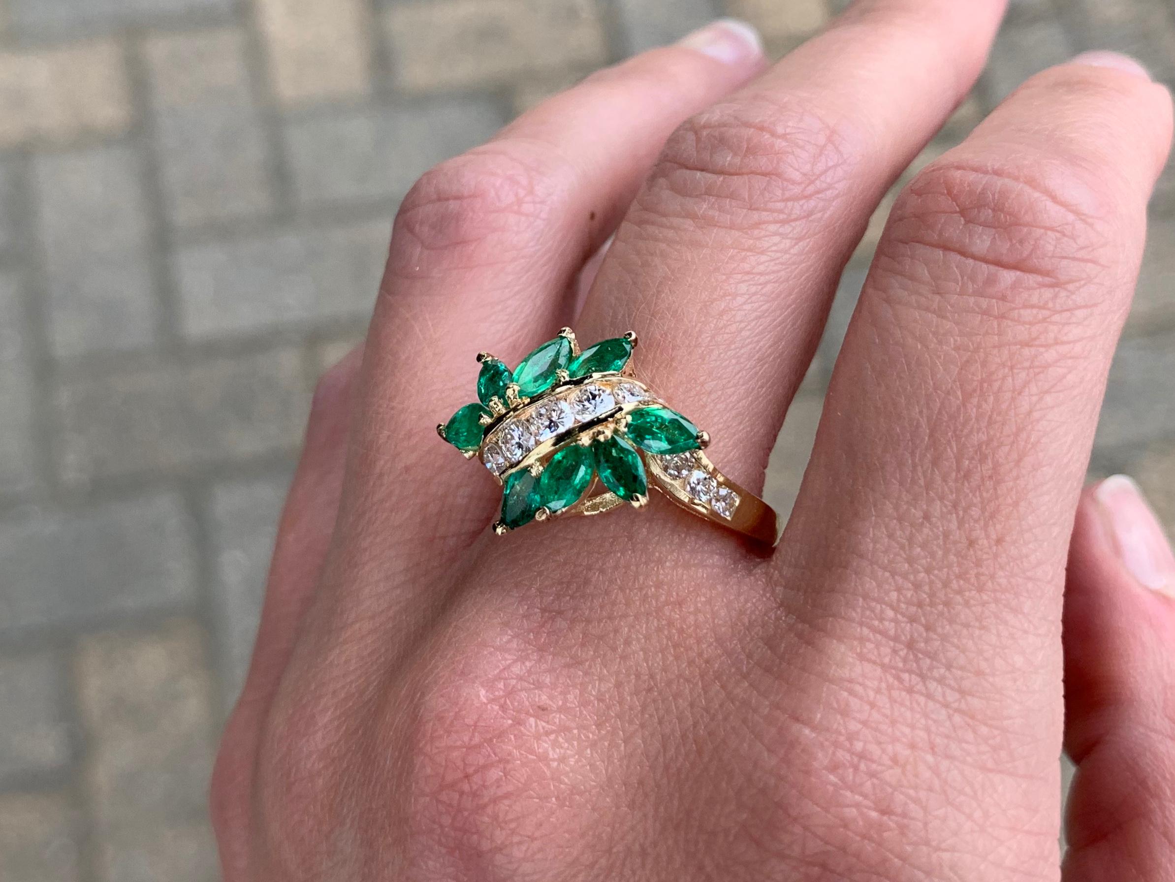 Emerald and Diamond Vintage Ring For Sale 3