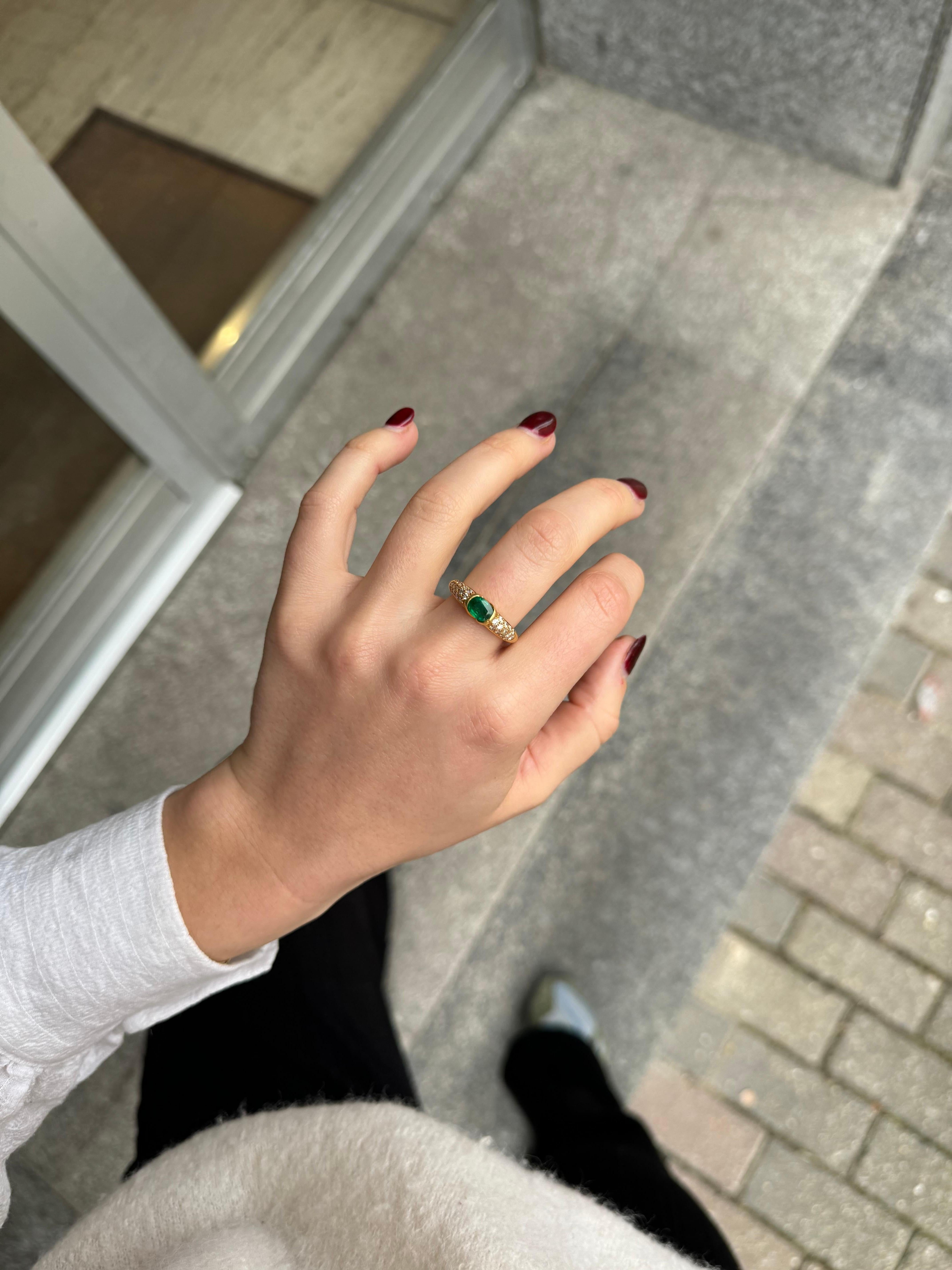 Emerald and diamond vintage ring For Sale 3