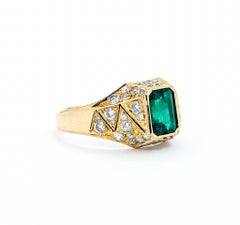 Emerald and Diamond Vintage-Style Ring in 18k Yellow Gold