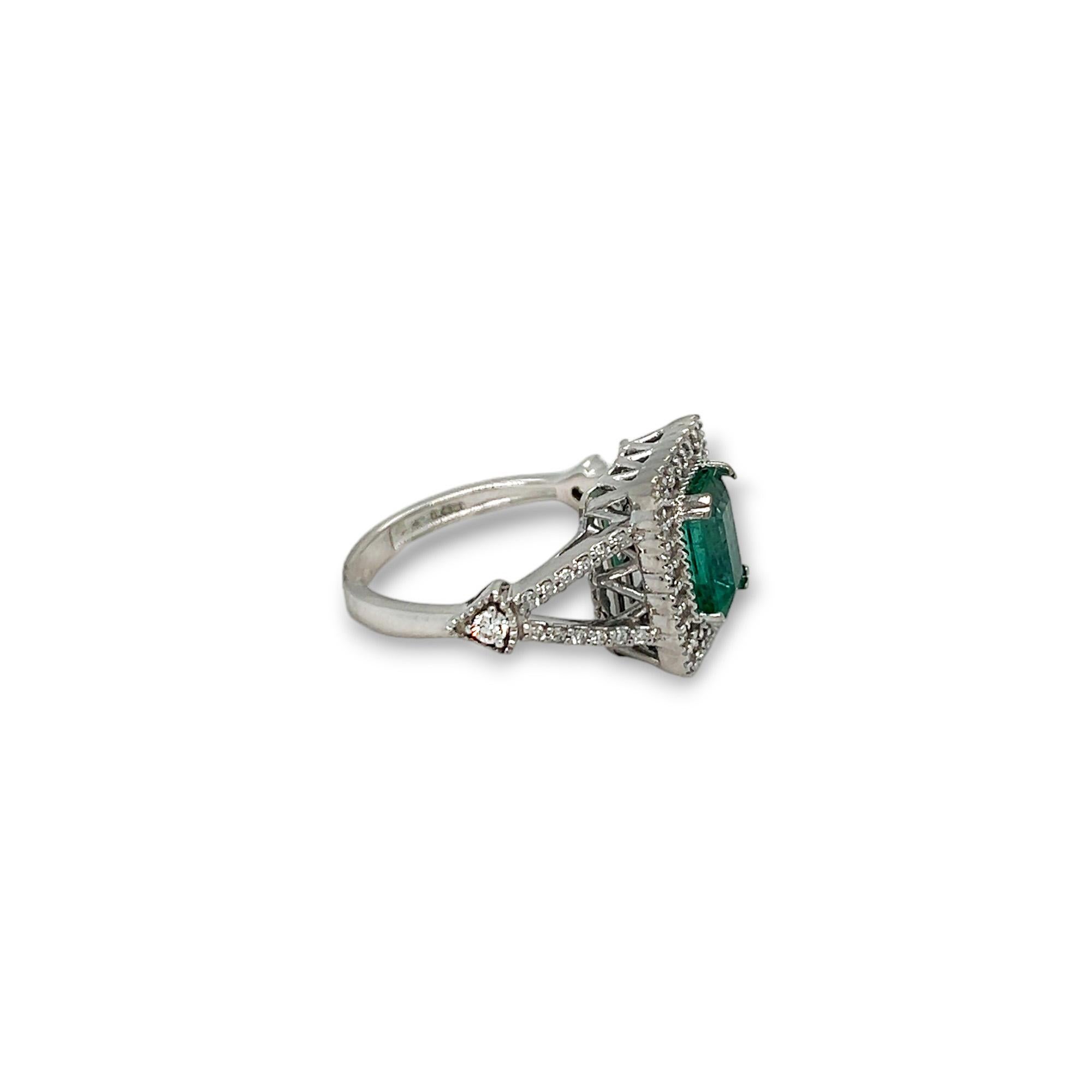 Cocktailring aus Weißgold mit Smaragd und Diamant (Smaragdschliff) im Angebot