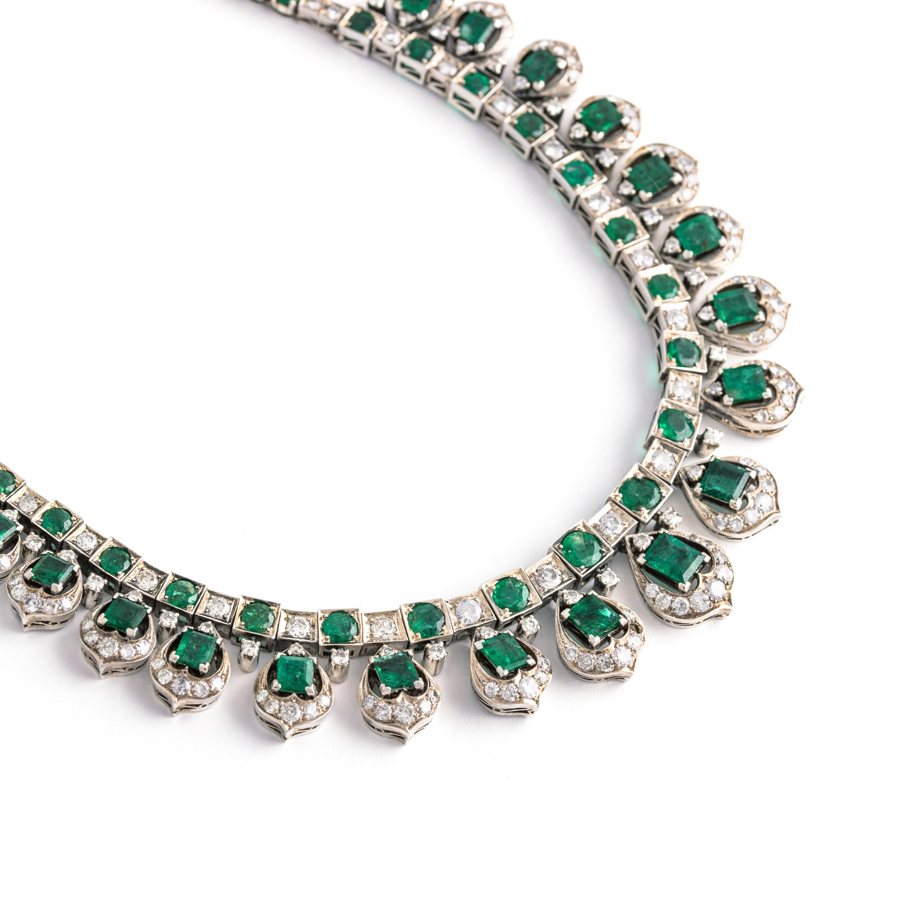 Emerald Diamond White Gold Necklace In Good Condition For Sale In Geneva, CH