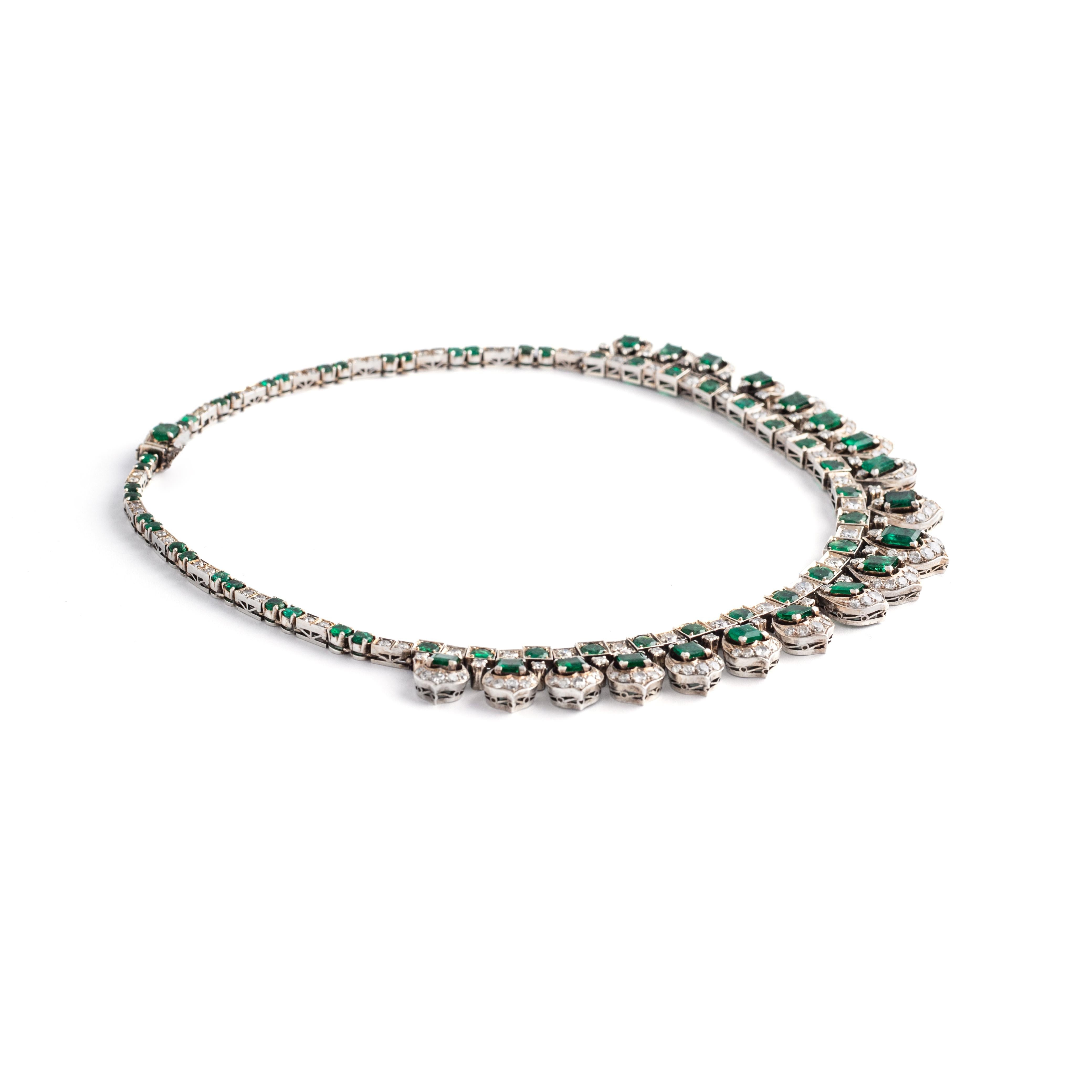 Smaragd-Diamant-Halskette aus Weißgold im Angebot 1
