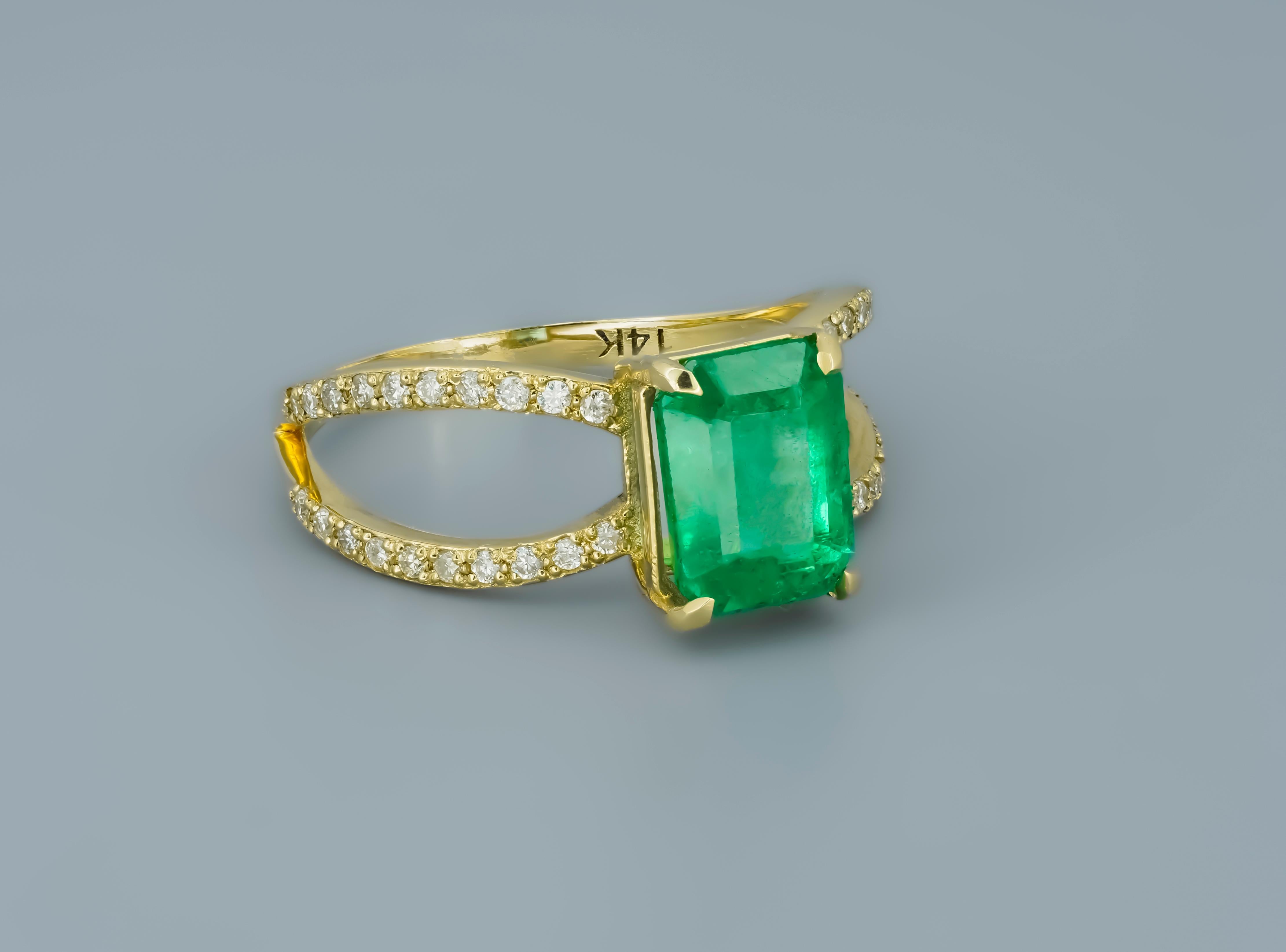 Ring mit Smaragd und Diamanten aus 14 k Gold. Zertifiziert. Echter Smaragdring. Ring mit natürlichem Smaragd. Mai-Geburtsstein-Ring. 

Metall: 14k Gelbgold
Gewicht: 2,28
Größe: 6.75 US (17mm). 
Edelstein: Natürlicher Smaragd
Gewicht: 1,81
Größe: