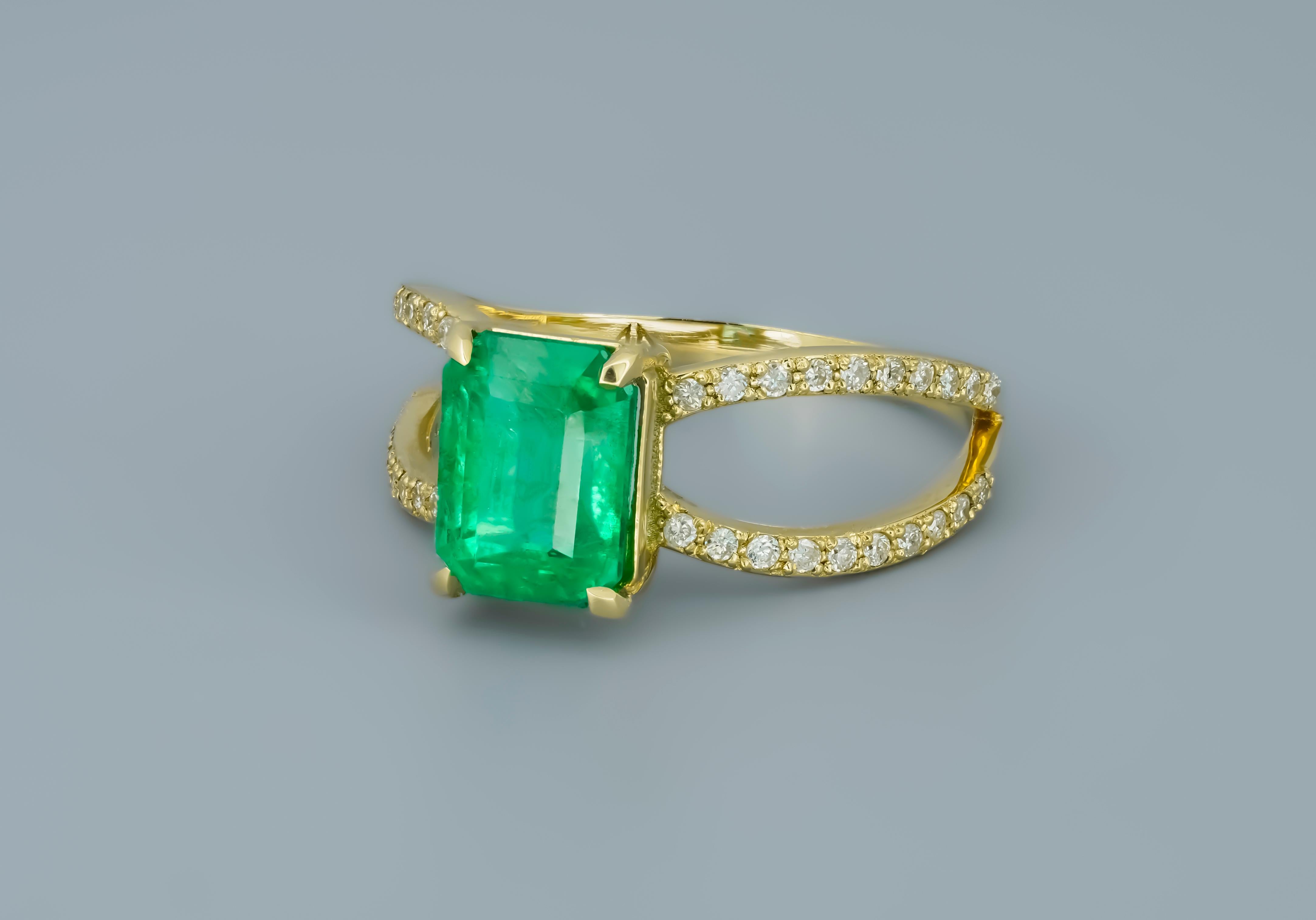 Ring aus 14 Karat Gold mit Smaragd und Diamanten, zertifiziert (Moderne)