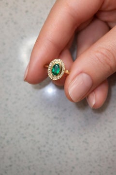 Emerald and diamonds 14k gold ring.