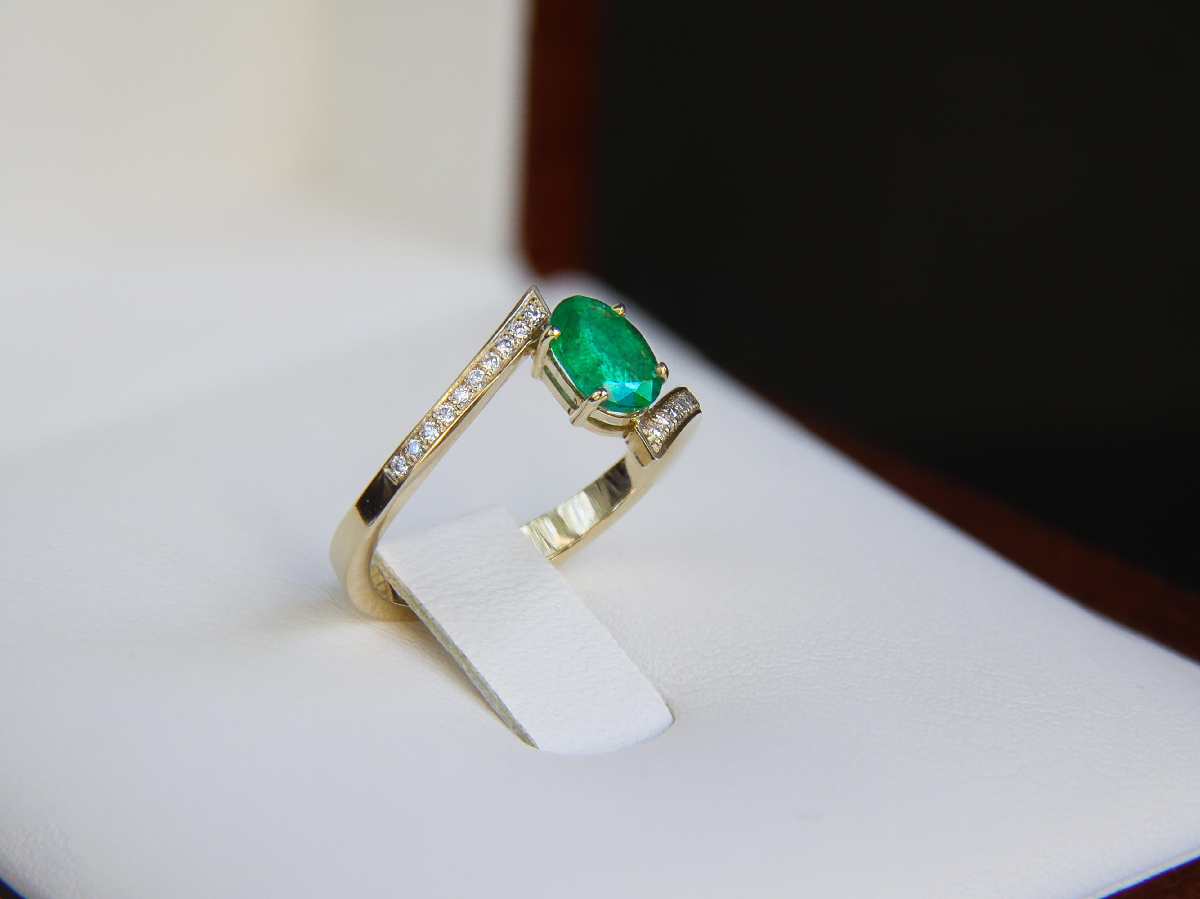For Sale:  Emerald and diamonds 14k gold ring 3