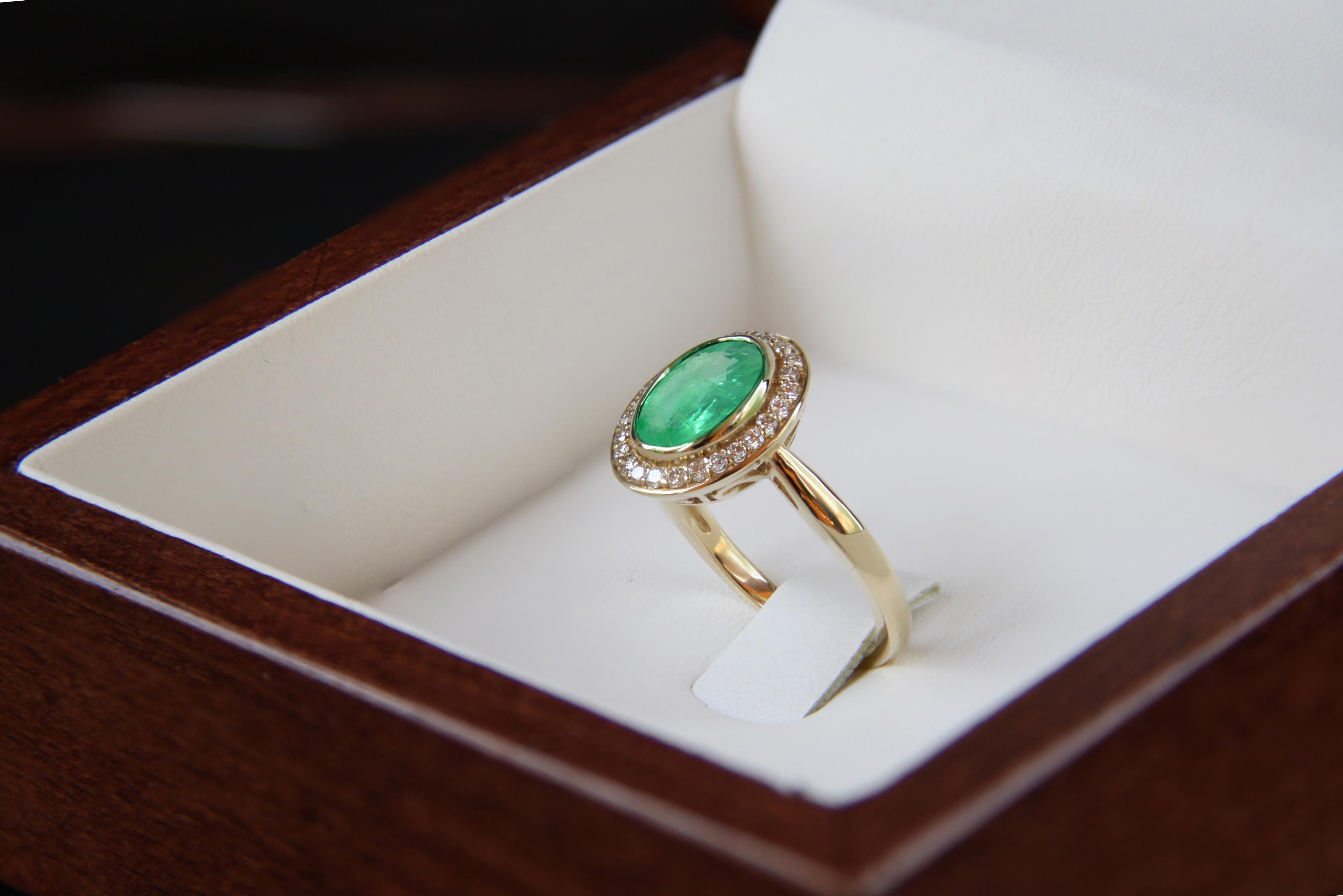 For Sale:  Emerald and diamonds 14k gold ring. 3