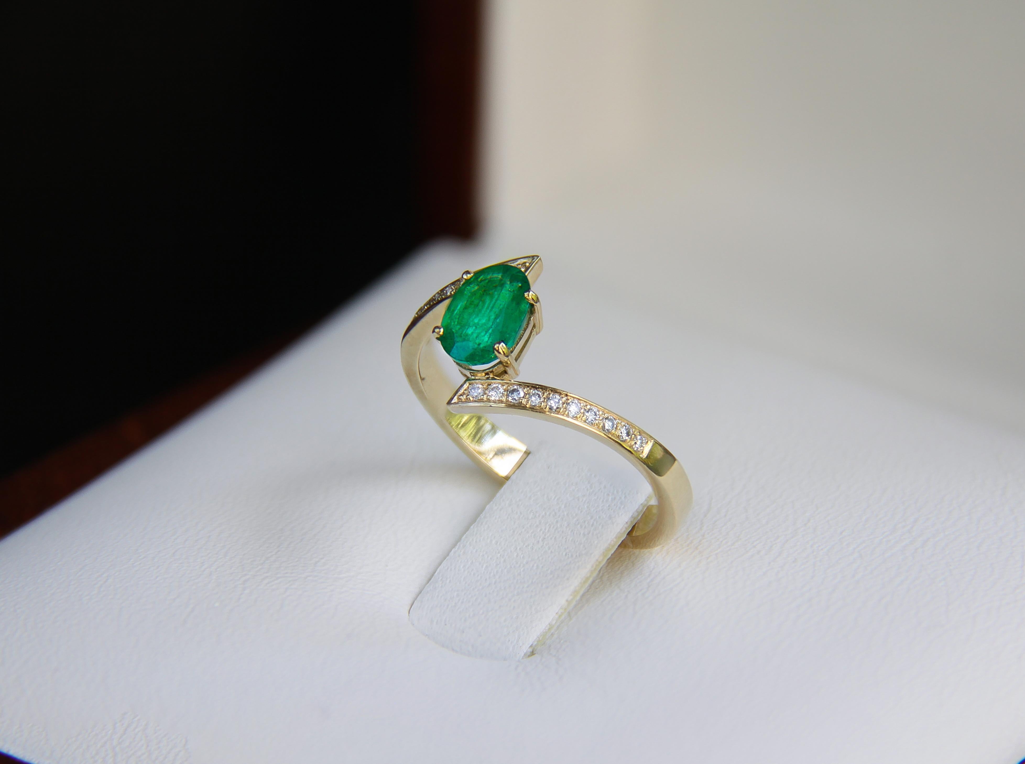 For Sale:  Emerald and diamonds 14k gold ring 4