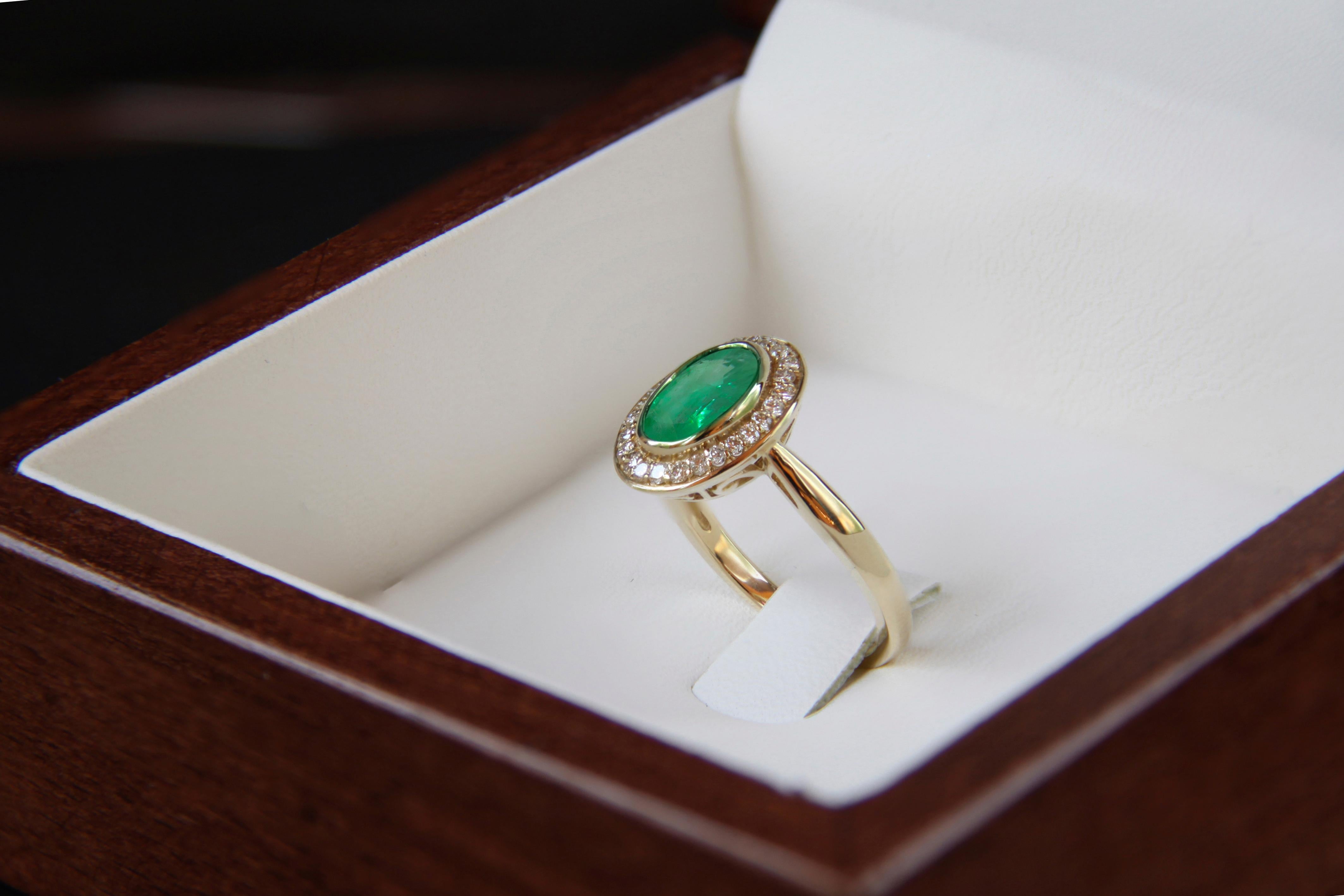 in vendita:  Anello in oro 14k con smeraldo e diamanti. 5