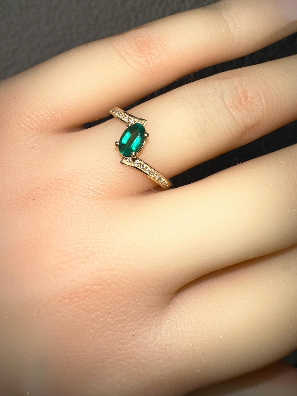 For Sale:  Emerald and diamonds 14k gold ring 5