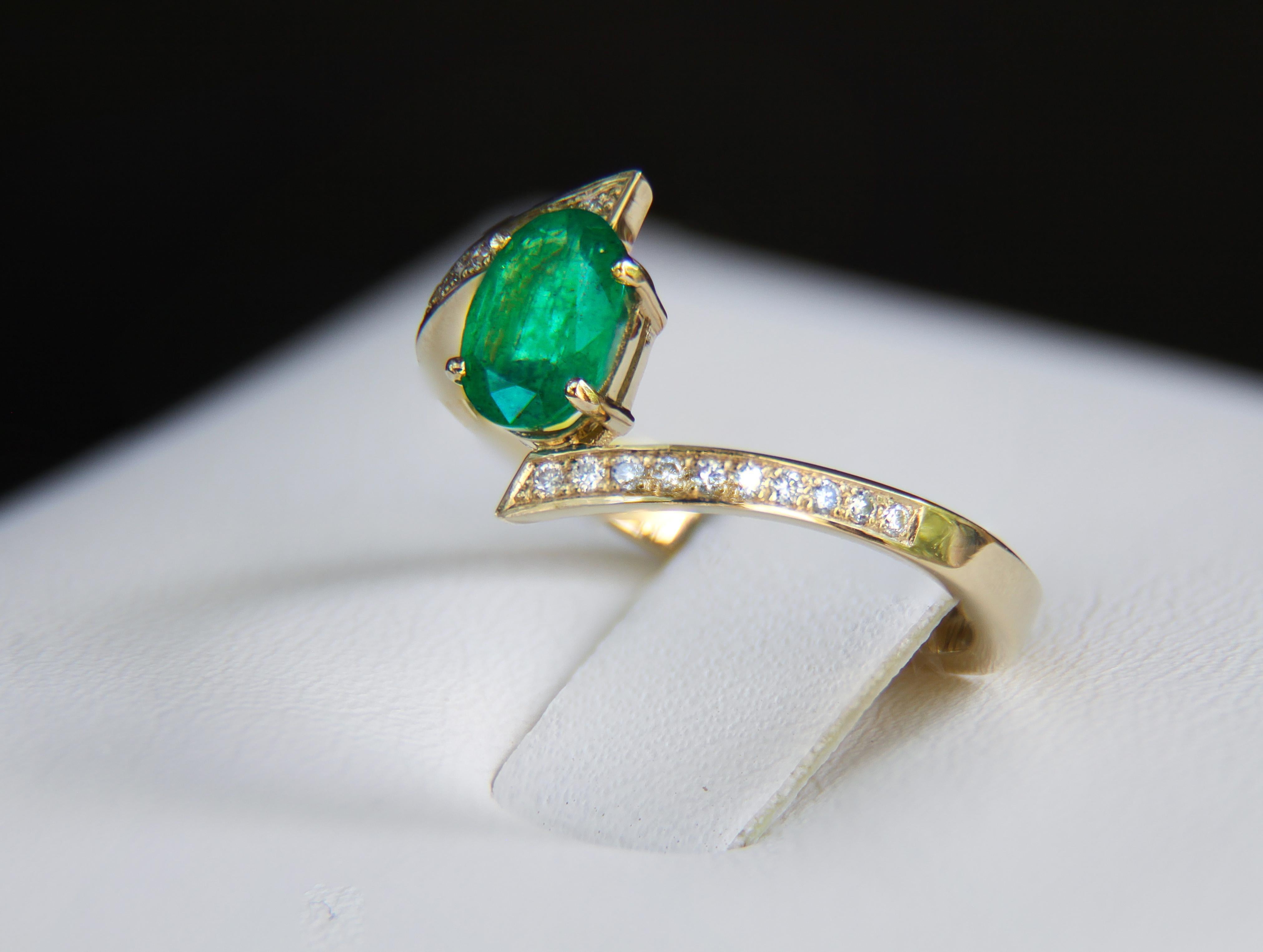 For Sale:  Emerald and diamonds 14k gold ring 8