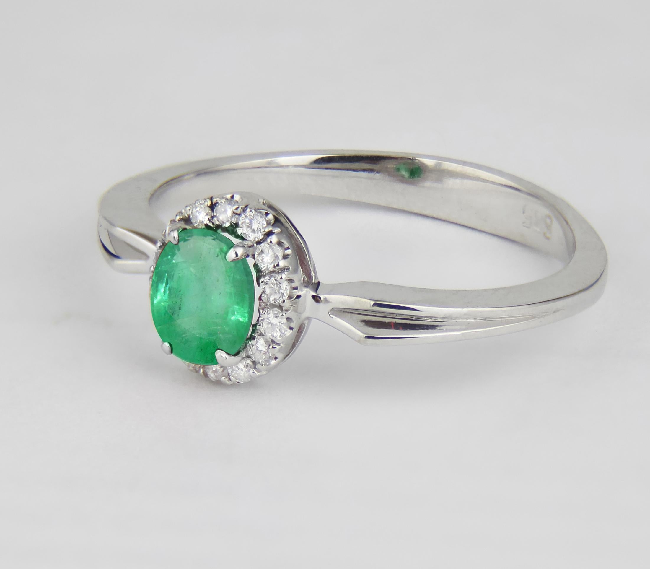Emerald and diamonds 14k gold ring.  For Sale 1