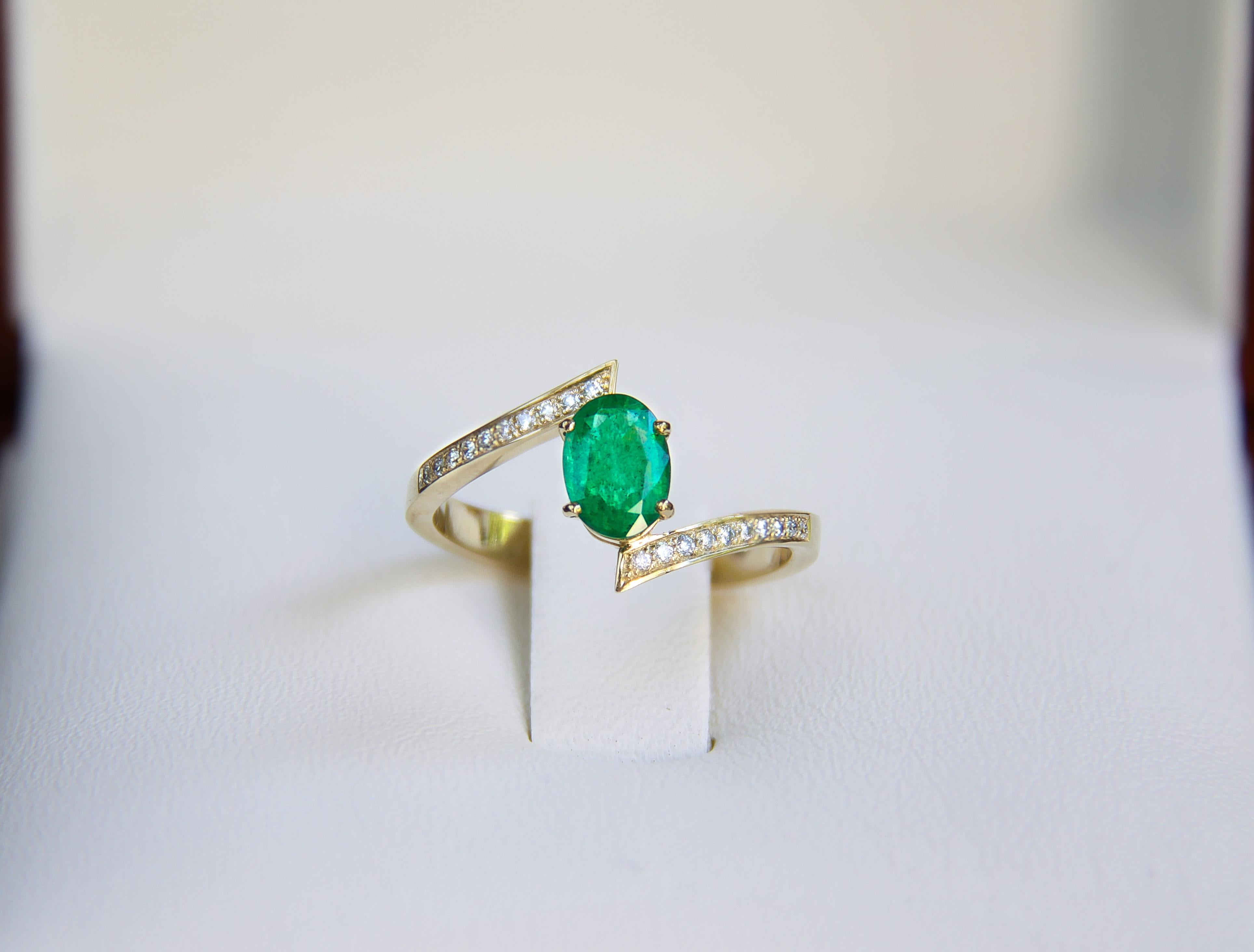 For Sale:  Emerald and diamonds 14k gold ring 9