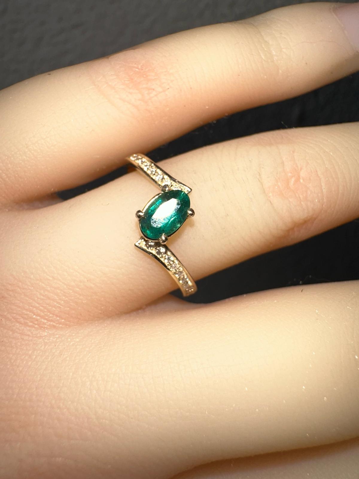 For Sale:  Emerald and diamonds 14k gold ring 10