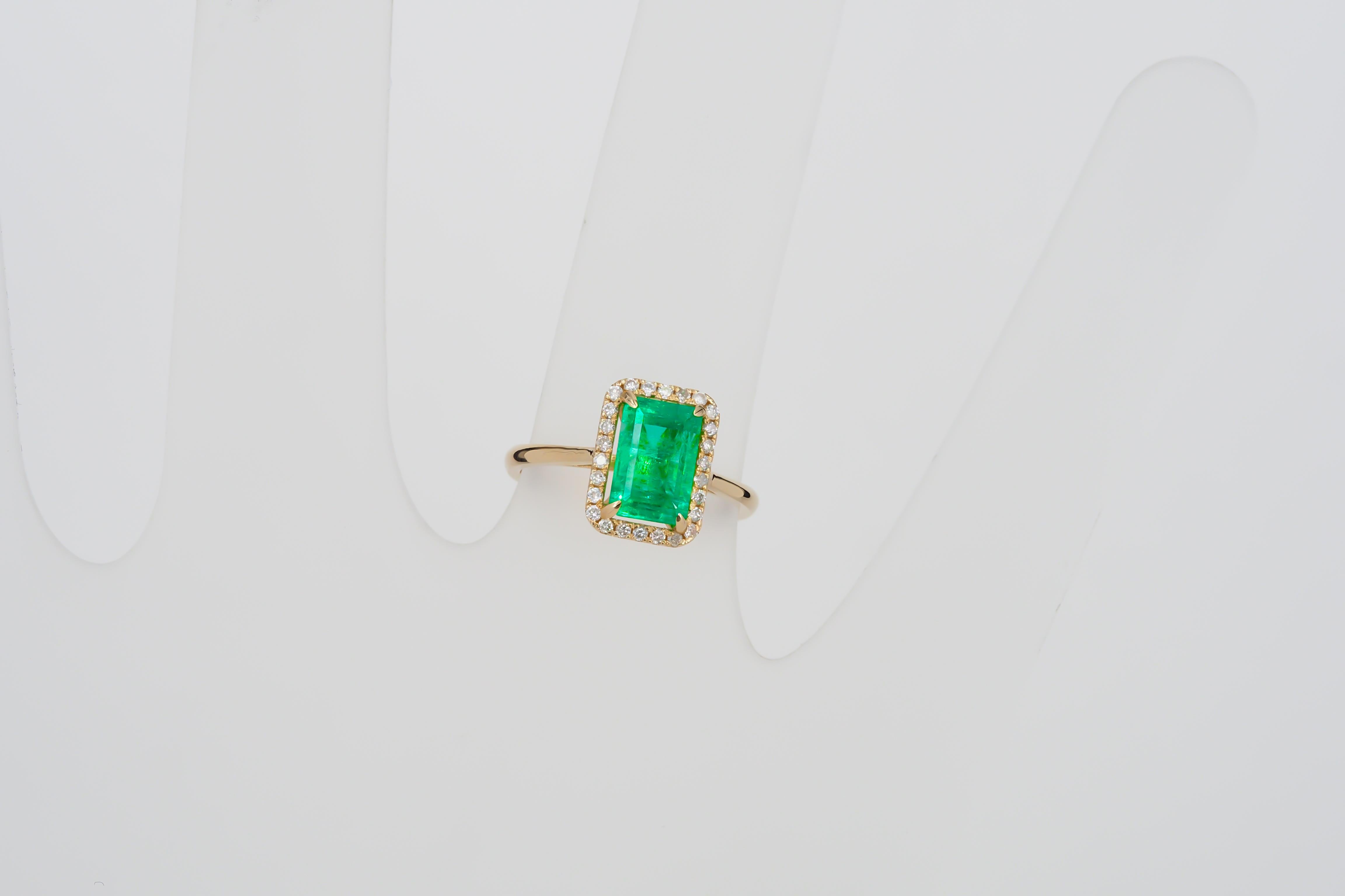 Emerald and Diamonds 14k gold Ring For Sale 3
