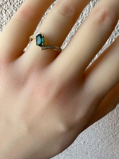 Emerald and diamonds 14k gold ring