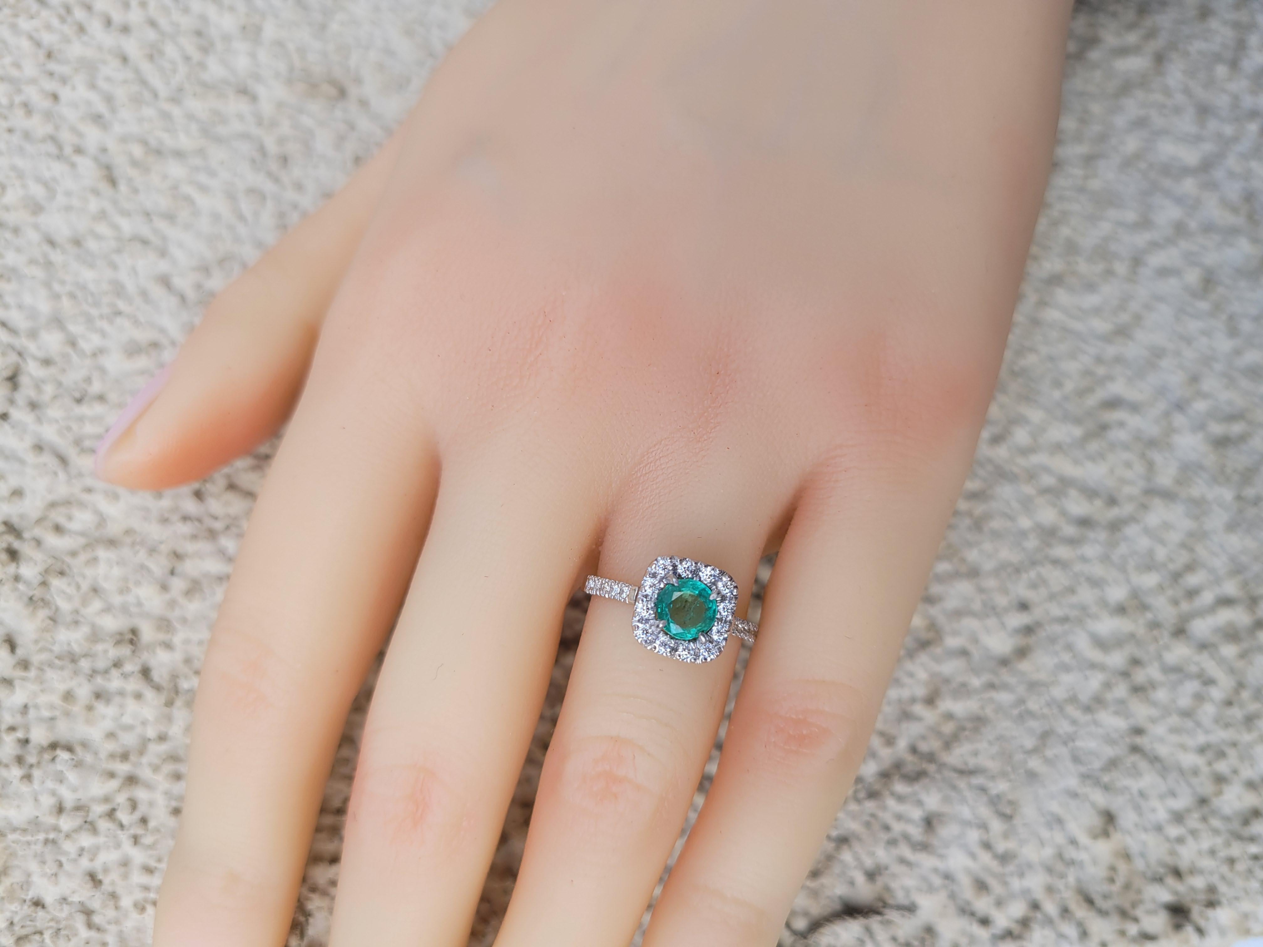 For Sale:  Emerald and Diamonds 14k Gold Ring, Vintage Style Emerald and Diamonds Ring 8