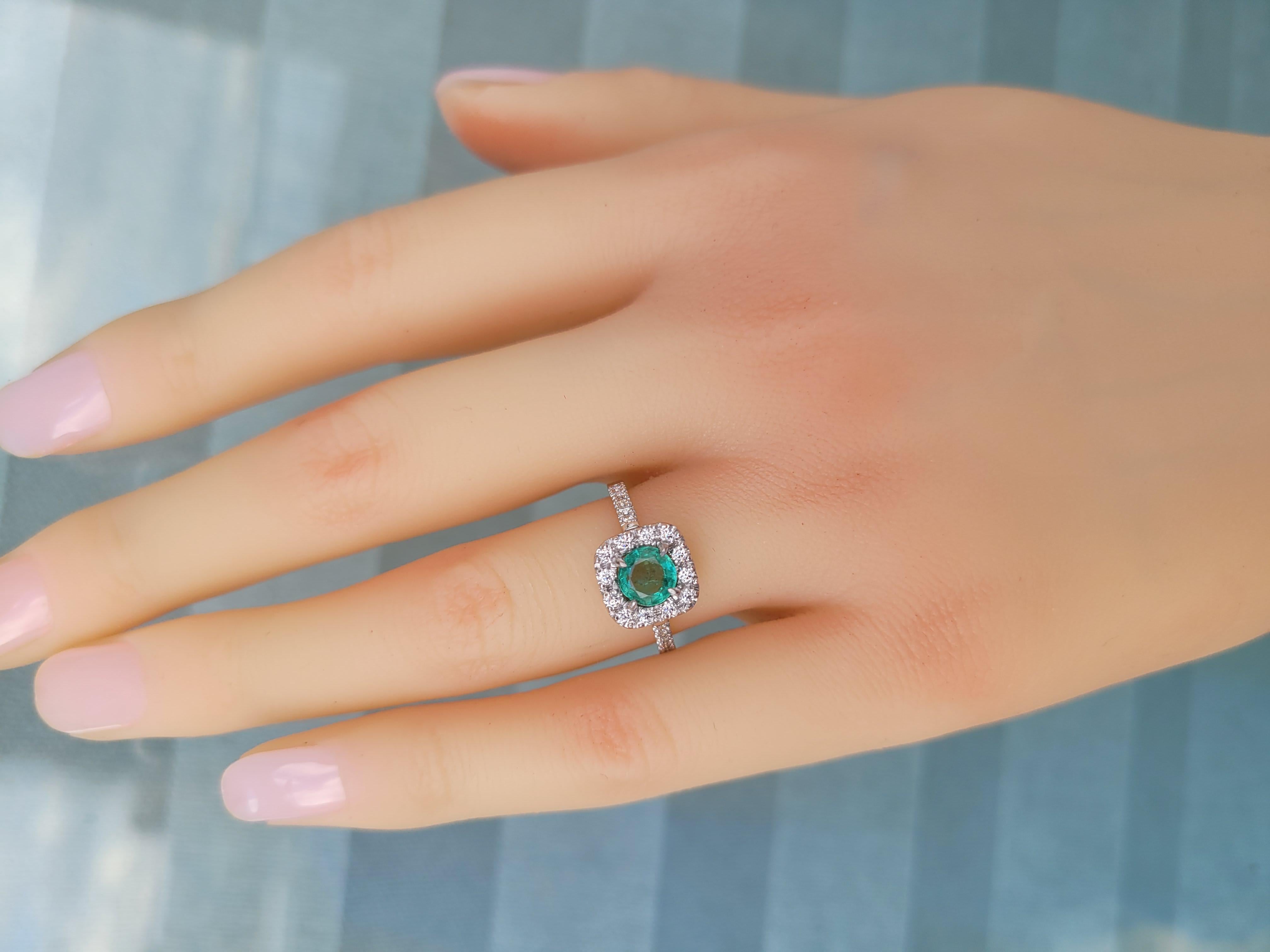 For Sale:  Emerald and Diamonds 14k Gold Ring, Vintage Style Emerald and Diamonds Ring 9
