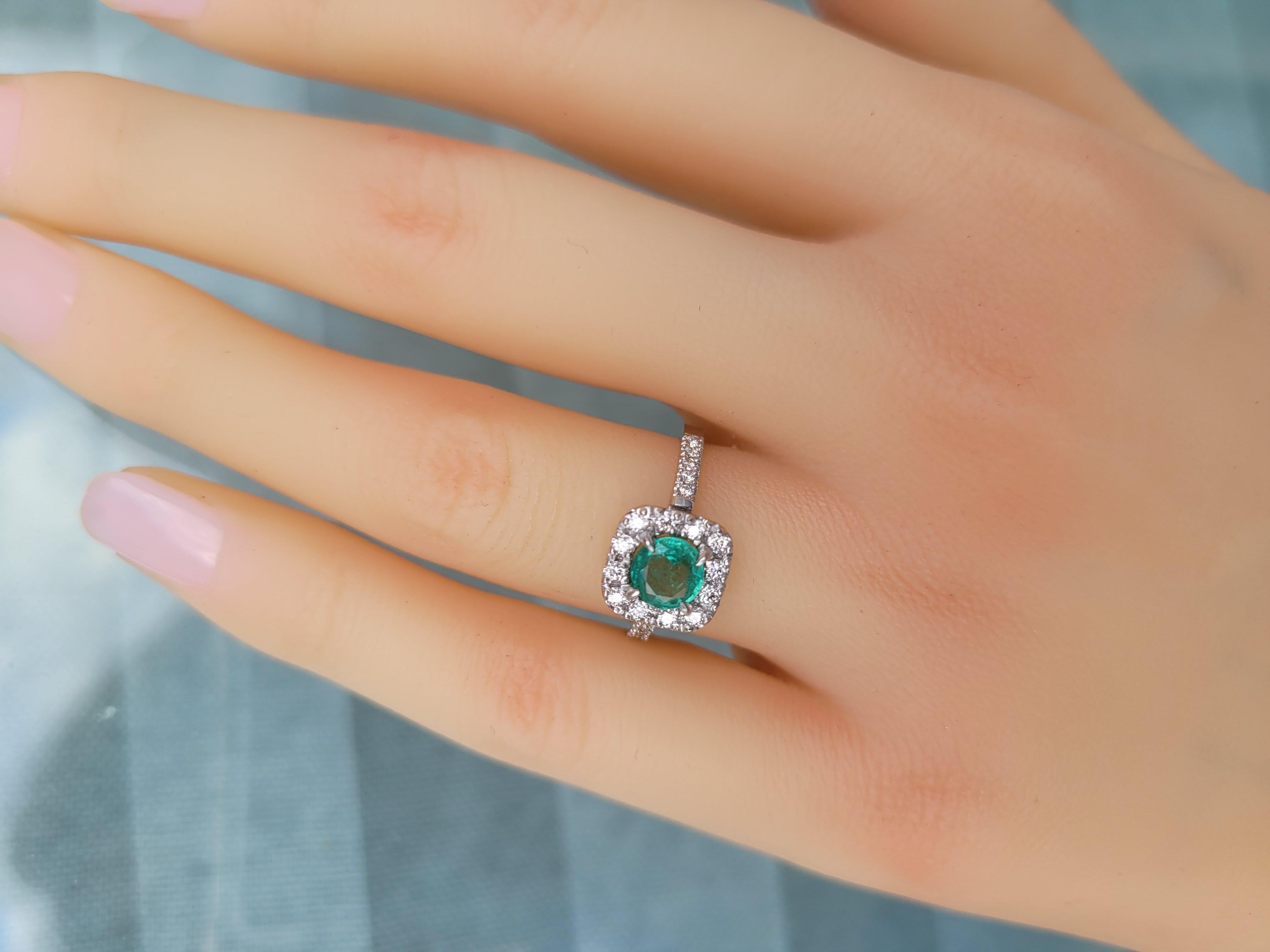 For Sale:  Emerald and Diamonds 14k Gold Ring, Vintage Style Emerald and Diamonds Ring 5