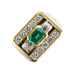 Vintage Emerald and Diamonds 18 Karat Yellow Gold Cocktail Ring