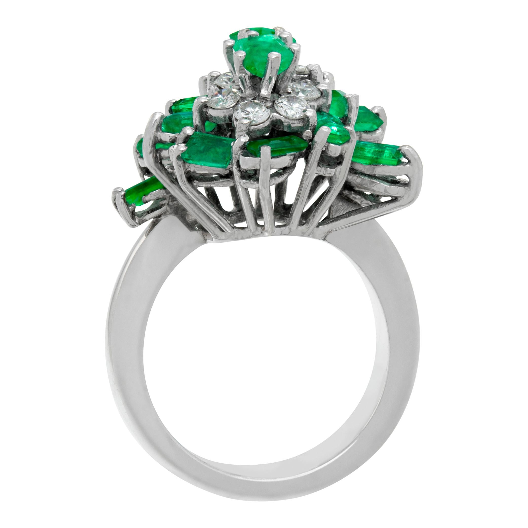 Women's Emerald and diamonds cocktail 18K white gold Ballerina ring For Sale