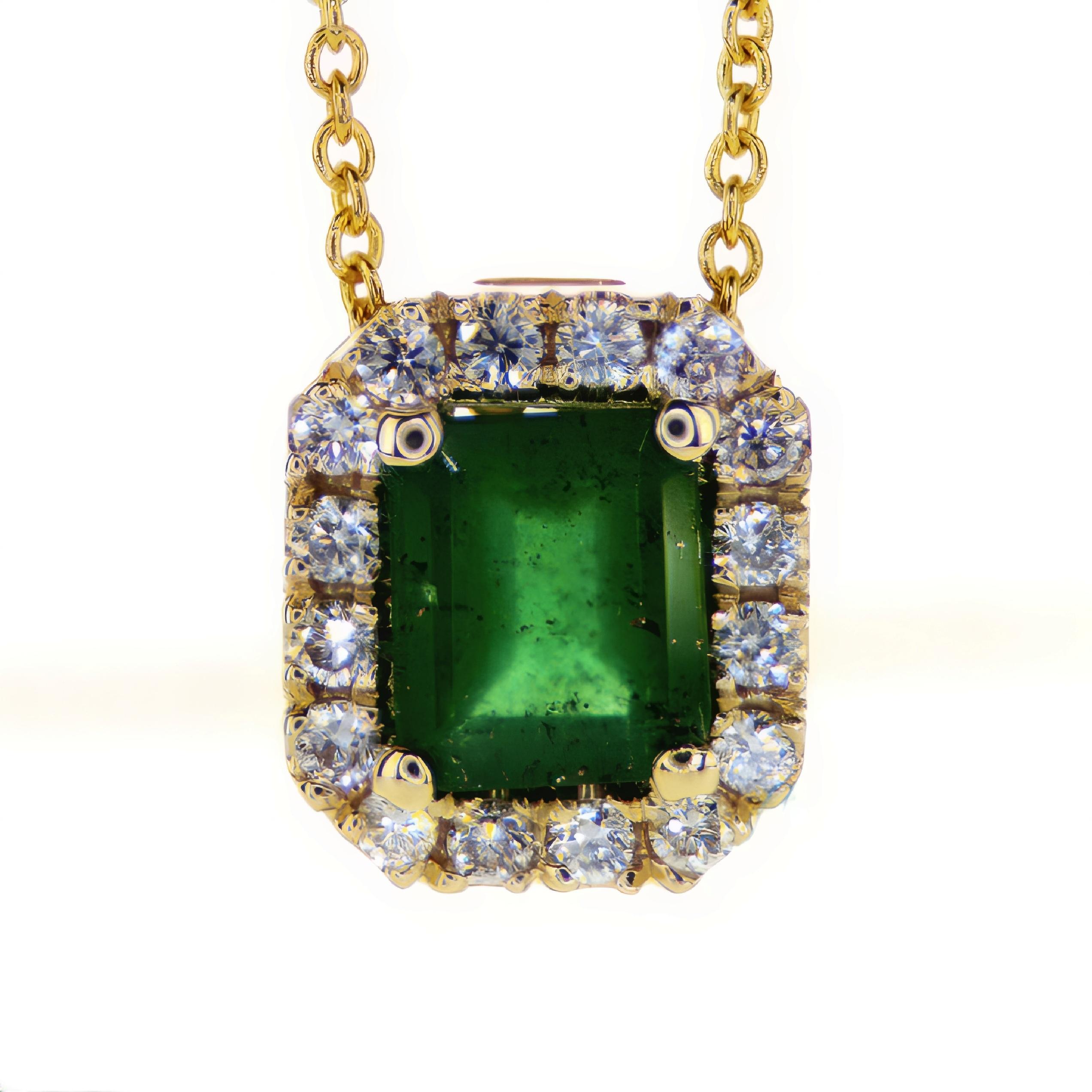 Modern Emerald And diamonds Halo Necklace For Sale