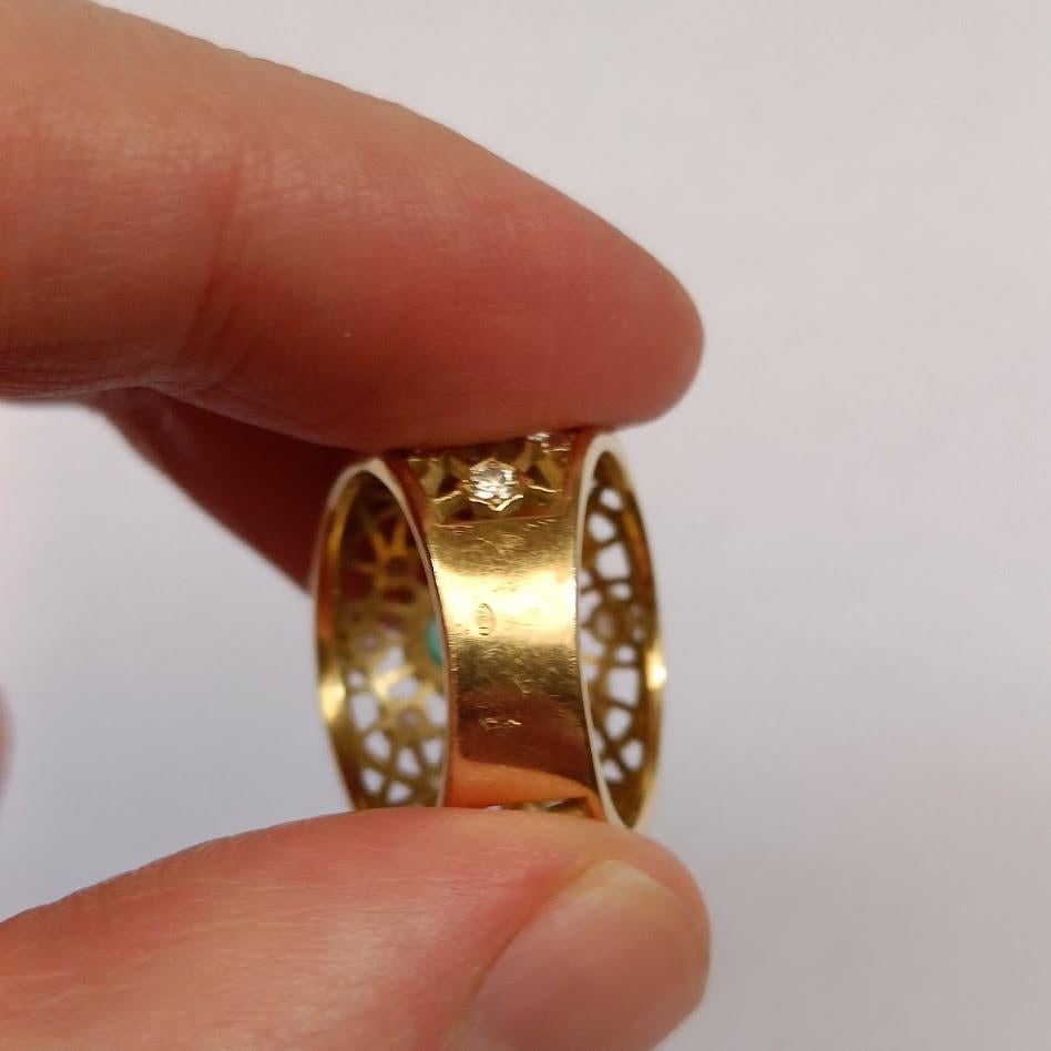 Anello con smeraldo e diamanti traforato in oro 18k in vendita 6