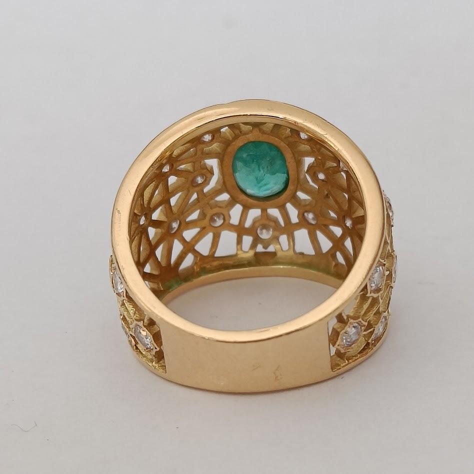 Donna Anello con smeraldo e diamanti traforato in oro 18k in vendita