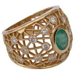 Durchbrochener Ring mit Smaragd und Diamanten aus 18k Gold