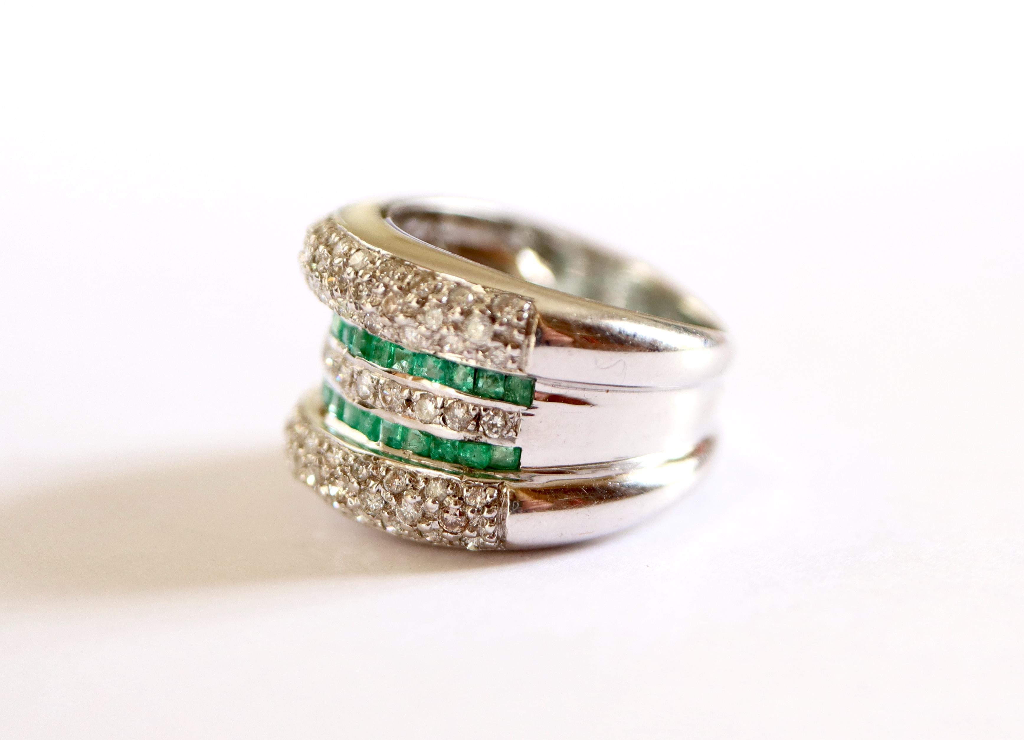 Emerald and Diamonds Ring in 18 Karat White Gold  For Sale 1