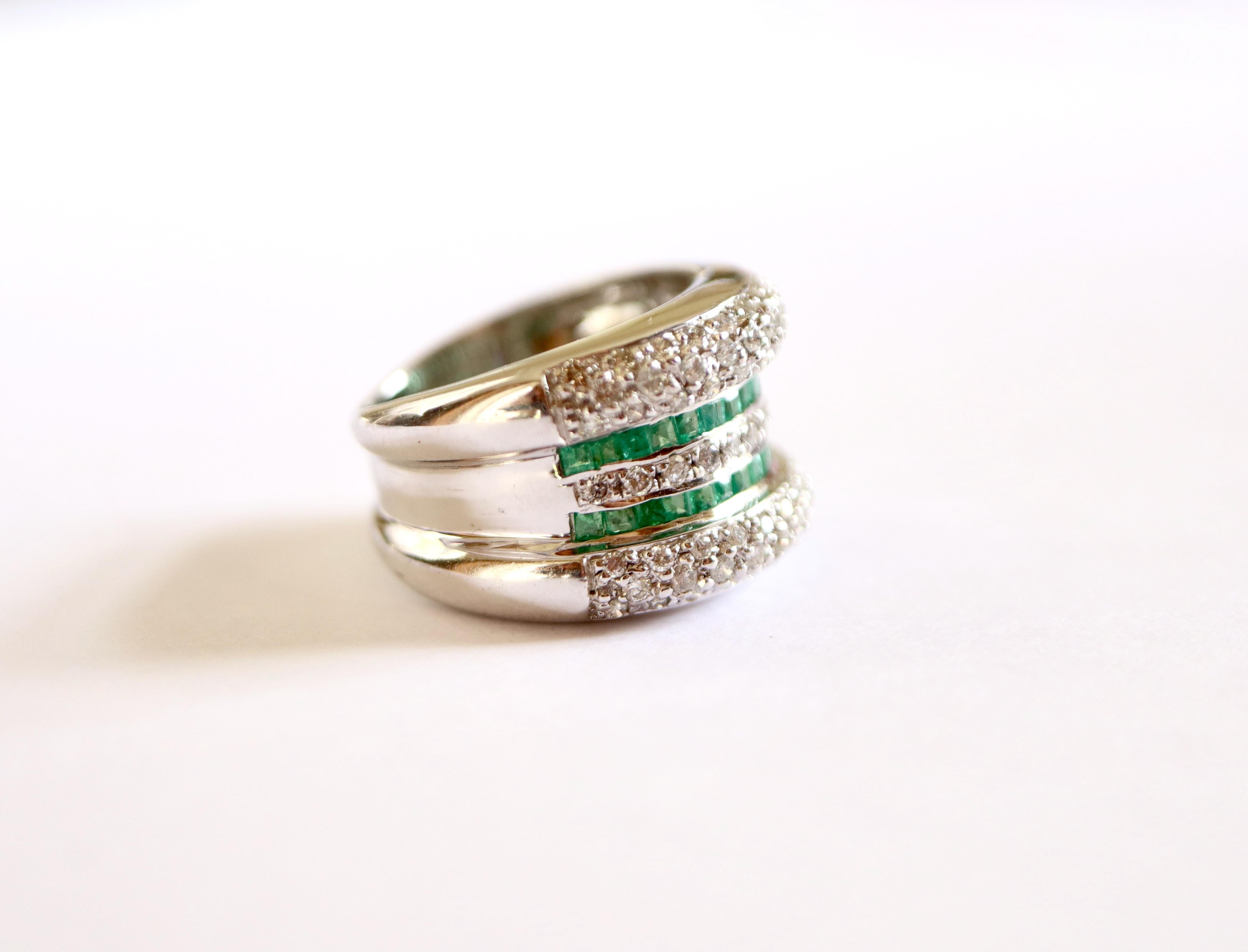 Emerald and Diamonds Ring in 18 Karat White Gold  For Sale 2