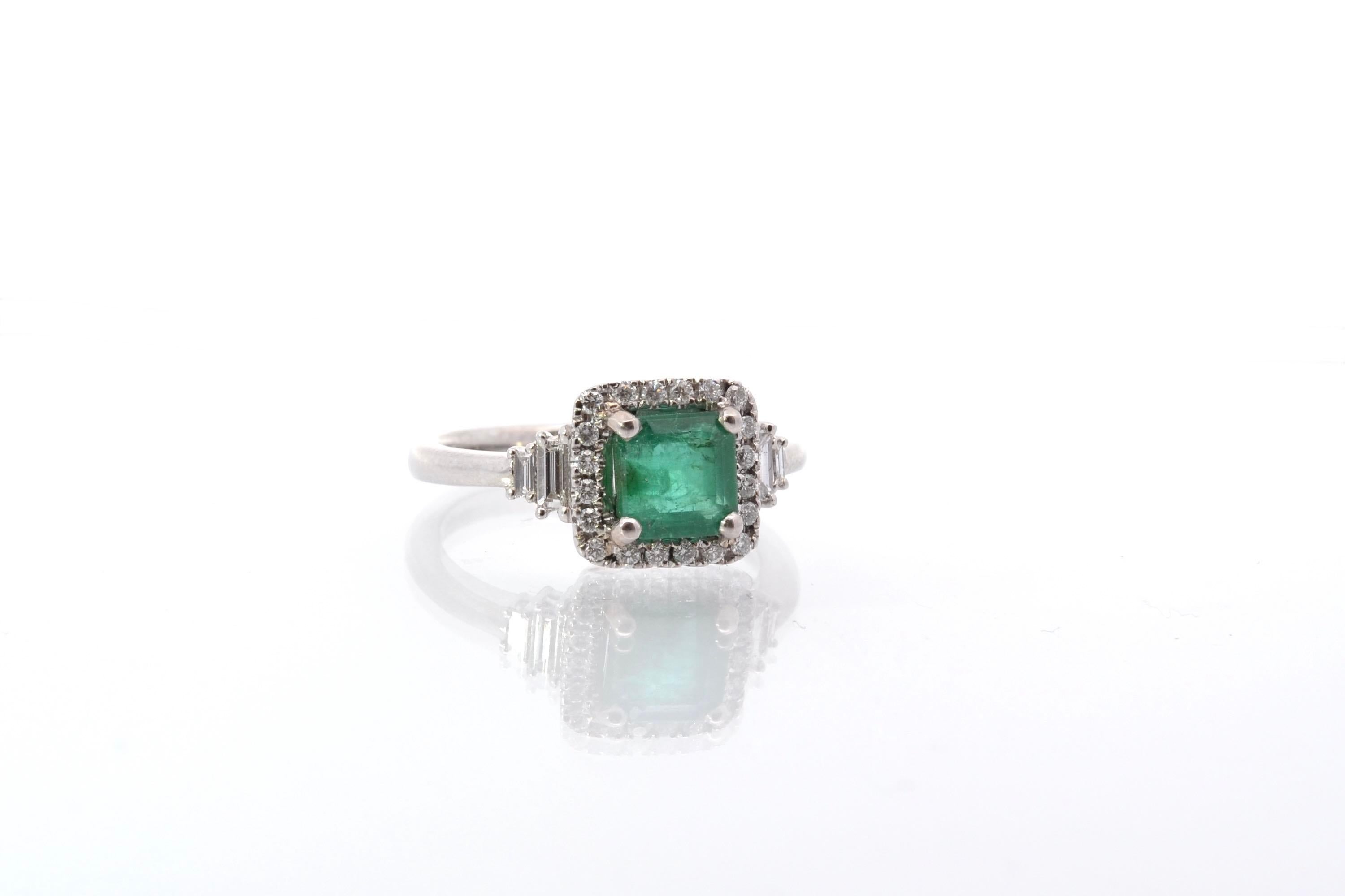 Square Cut Emerald and diamonds ring in 18k gold For Sale